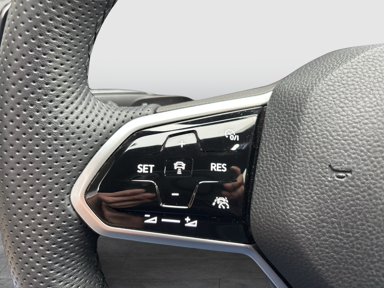 Volkswagen Golf 2.0 R-LINE BLACKSTYLE STANDH ACC NAVI ALU18