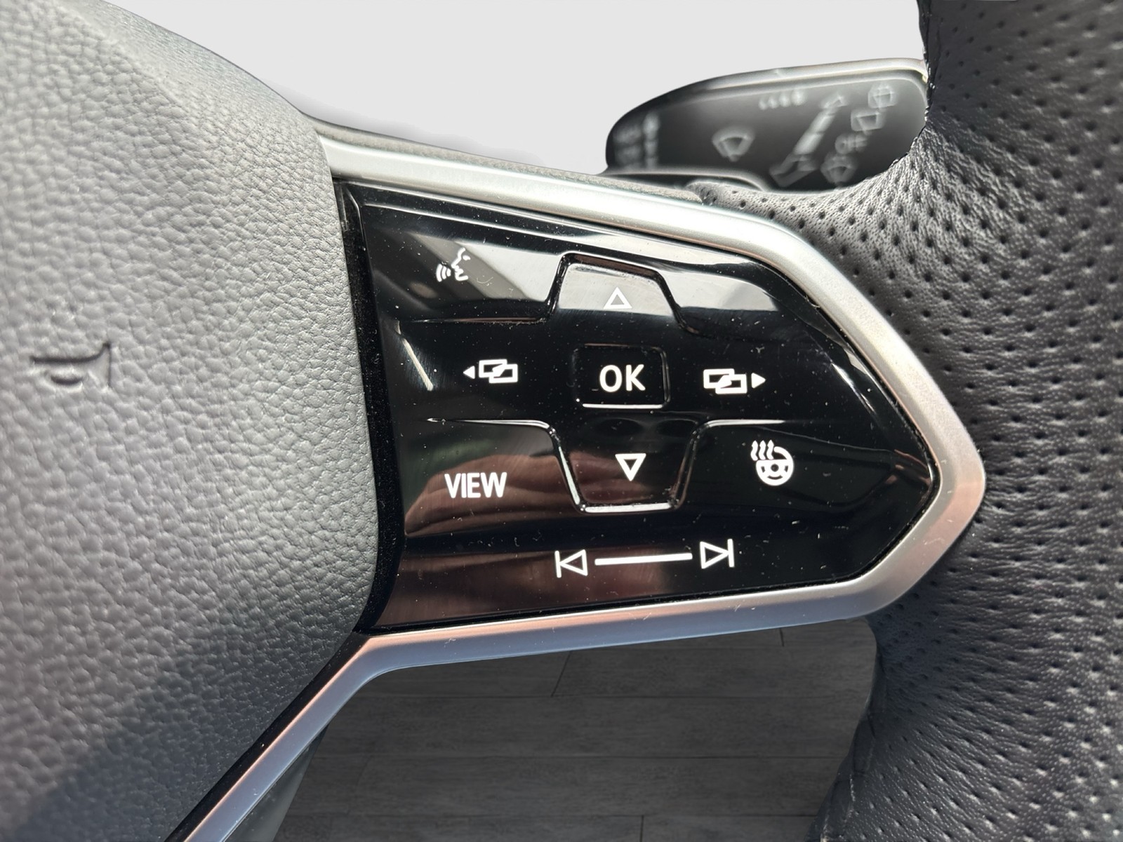 Volkswagen Golf 2.0 R-LINE BLACKSTYLE STANDH ACC NAVI ALU18