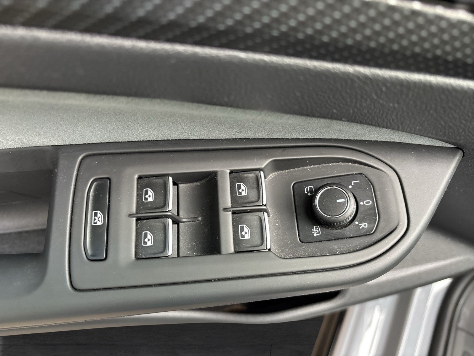 Volkswagen Golf 2.0 R-LINE BLACKSTYLE STANDH ACC NAVI ALU18