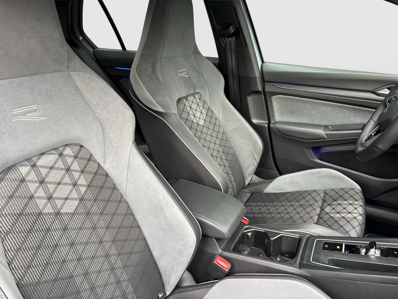 Volkswagen Golf 2.0 R-LINE BLACKSTYLE STANDH ACC NAVI ALU18