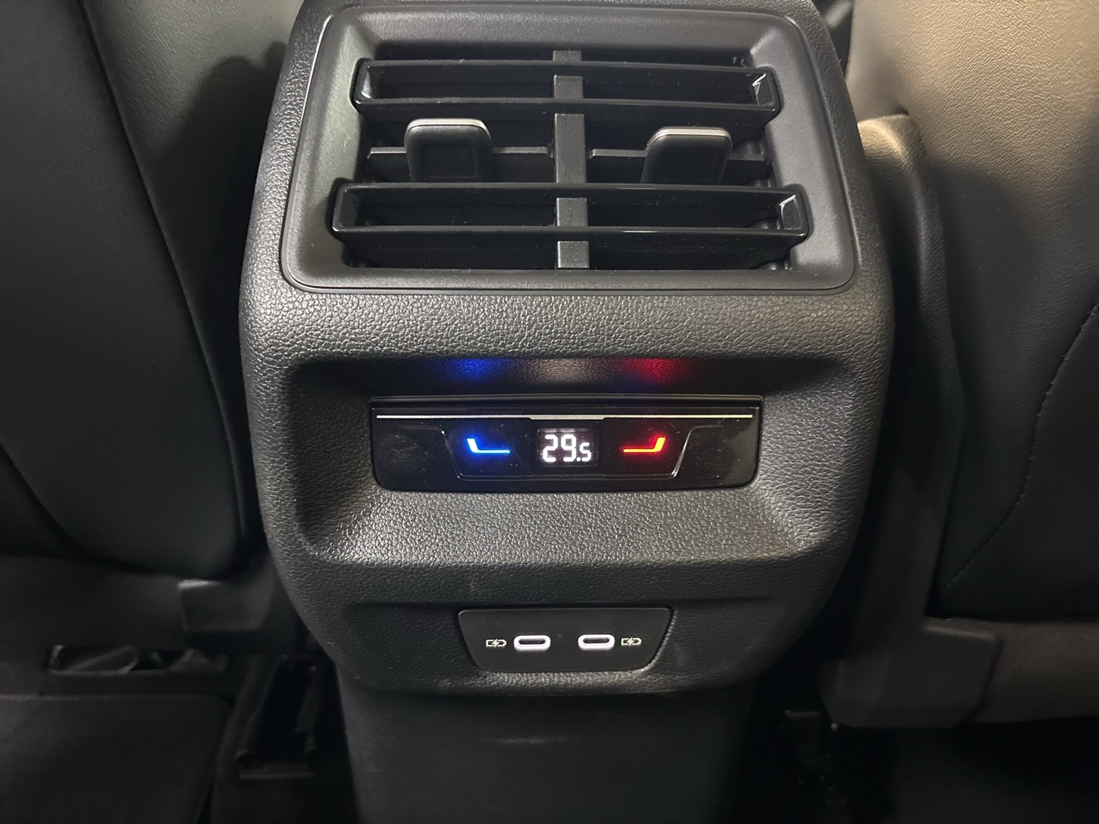 Volkswagen Tiguan 2.0 ELEGANCE NEUES MODELL AHK 360CAM LM18