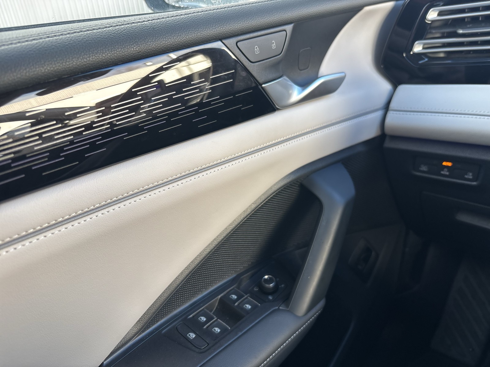 Volkswagen Tiguan 2.0 ELEGANCE NEUESMODELL AHK CAM ACC LM18