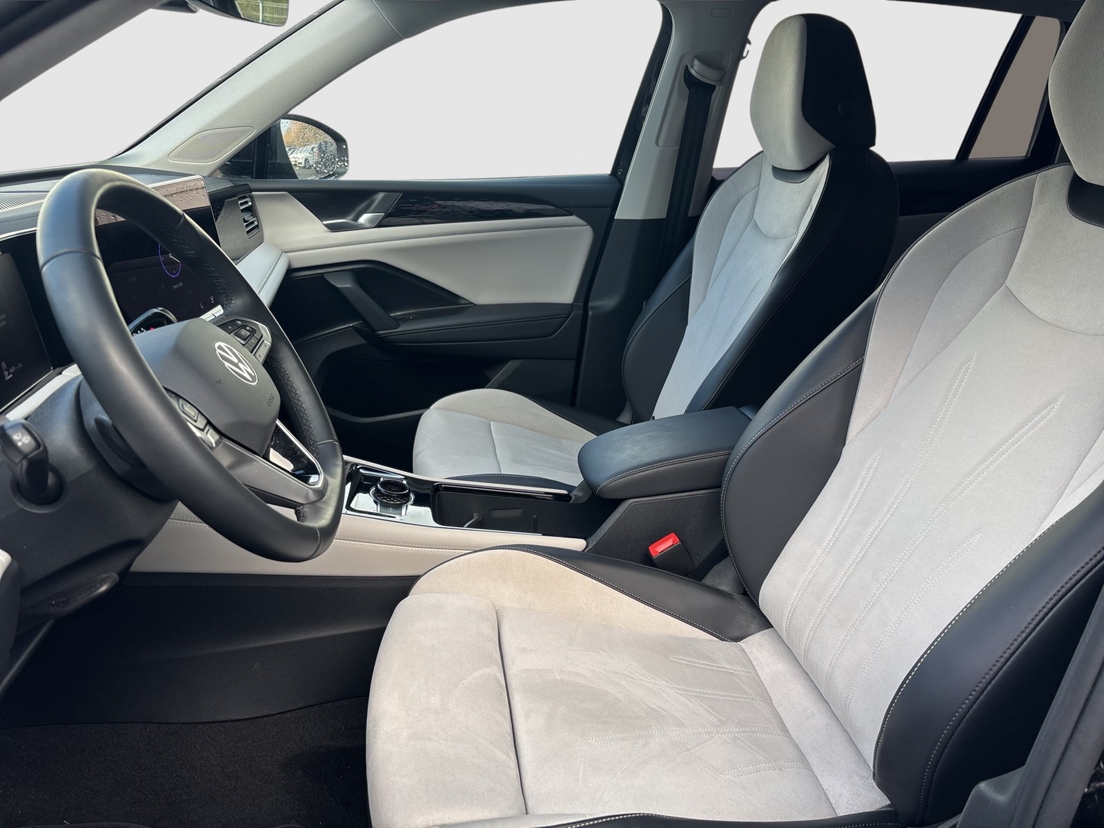 Volkswagen Tiguan 2.0 ELEGANCE NEUESMODELL AHK CAM ACC LM18