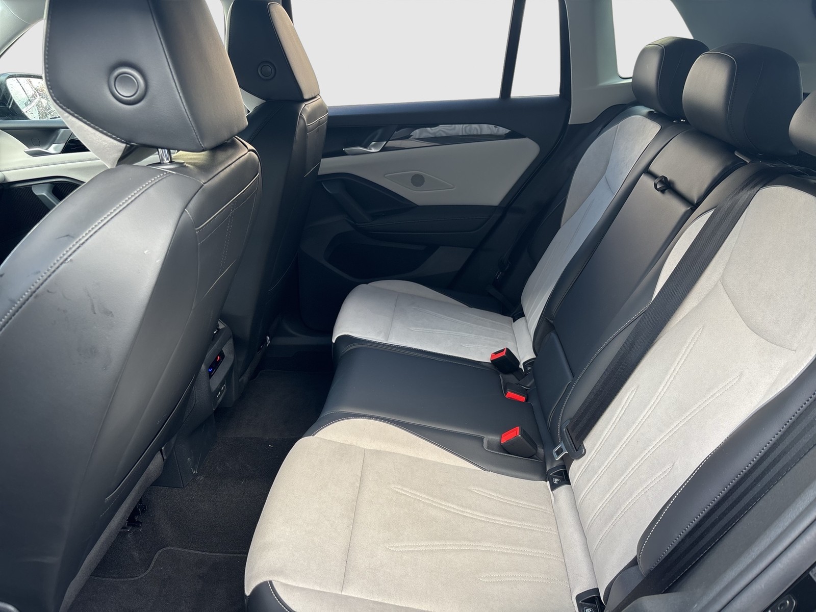 Volkswagen Tiguan 2.0 ELEGANCE NEUESMODELL AHK CAM ACC LM18