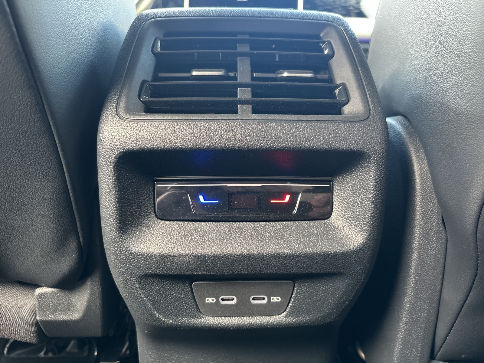 Volkswagen Tiguan 2.0 ELEGANCE NEUESMODELL AHK CAM ACC LM18