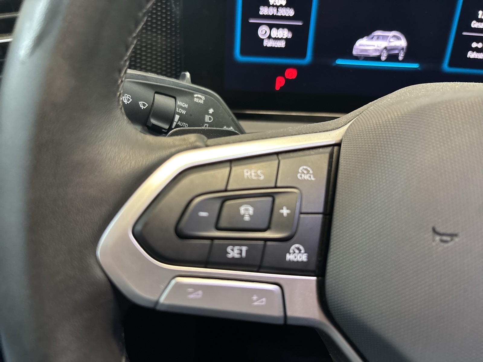 Volkswagen Tiguan 2.0 LIFE 4X4 NEUESMODELL STANDHZ. AHK CAM