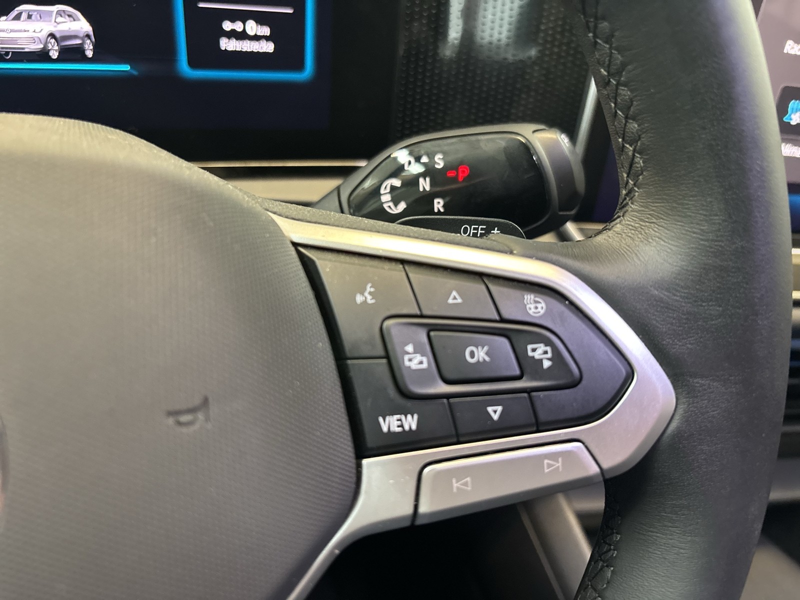 Volkswagen Tiguan 2.0 LIFE 4X4 NEUESMODELL STANDHZ. AHK CAM