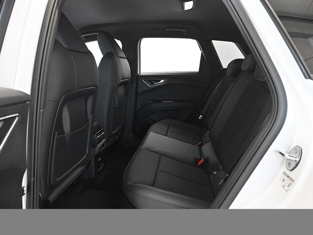 Audi Q4 e-tron S line quattro TECH PLUS LM21