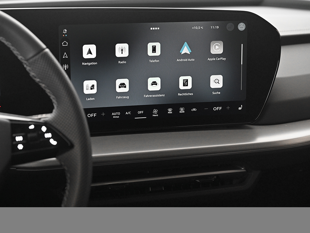 Audi Q4 e-tron S line quattro TECH PLUS LM21