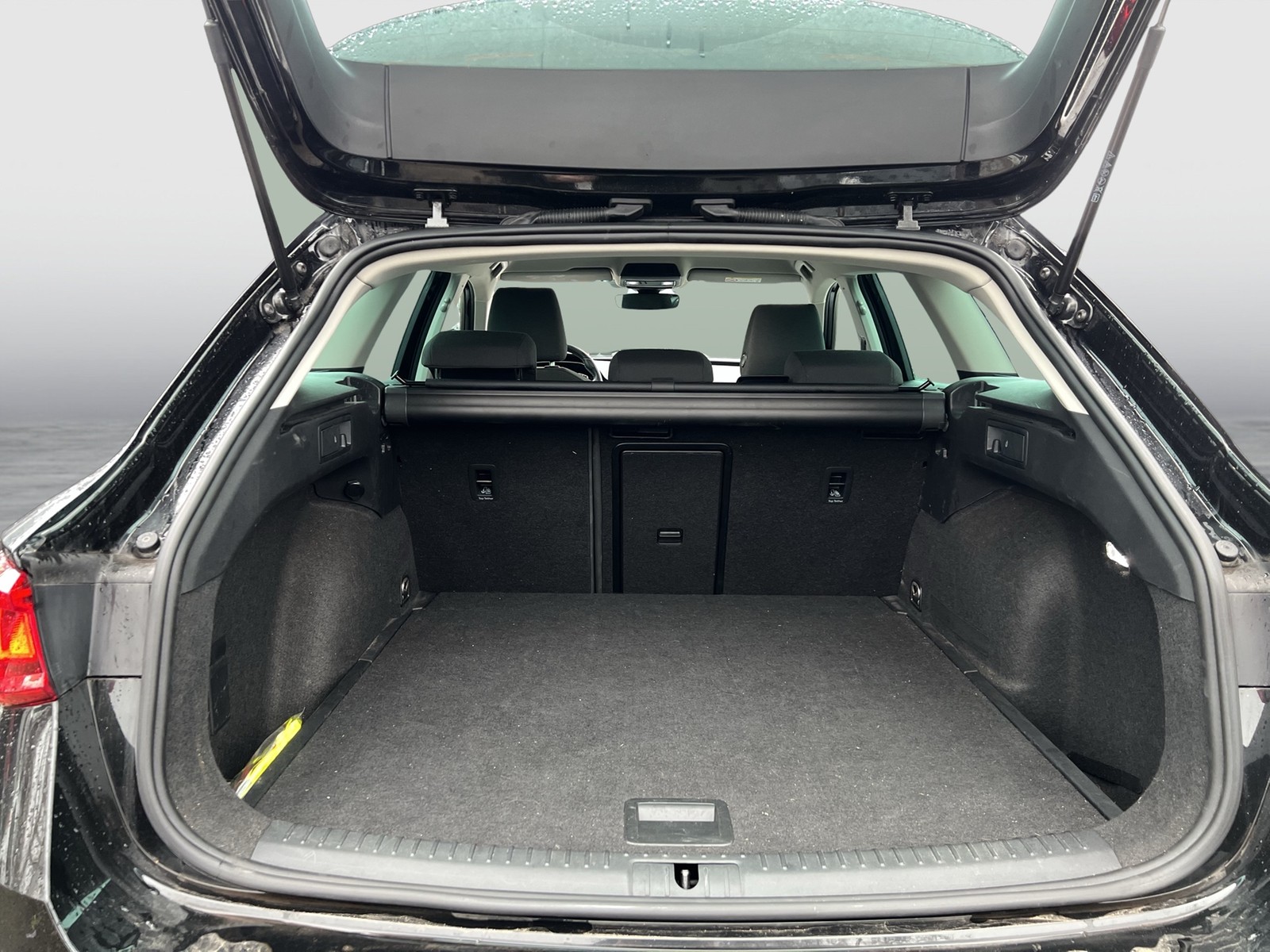 Seat Leon ST 1.5 eTSI STYLE CAM ACC NAVI SITZHEIZUNG