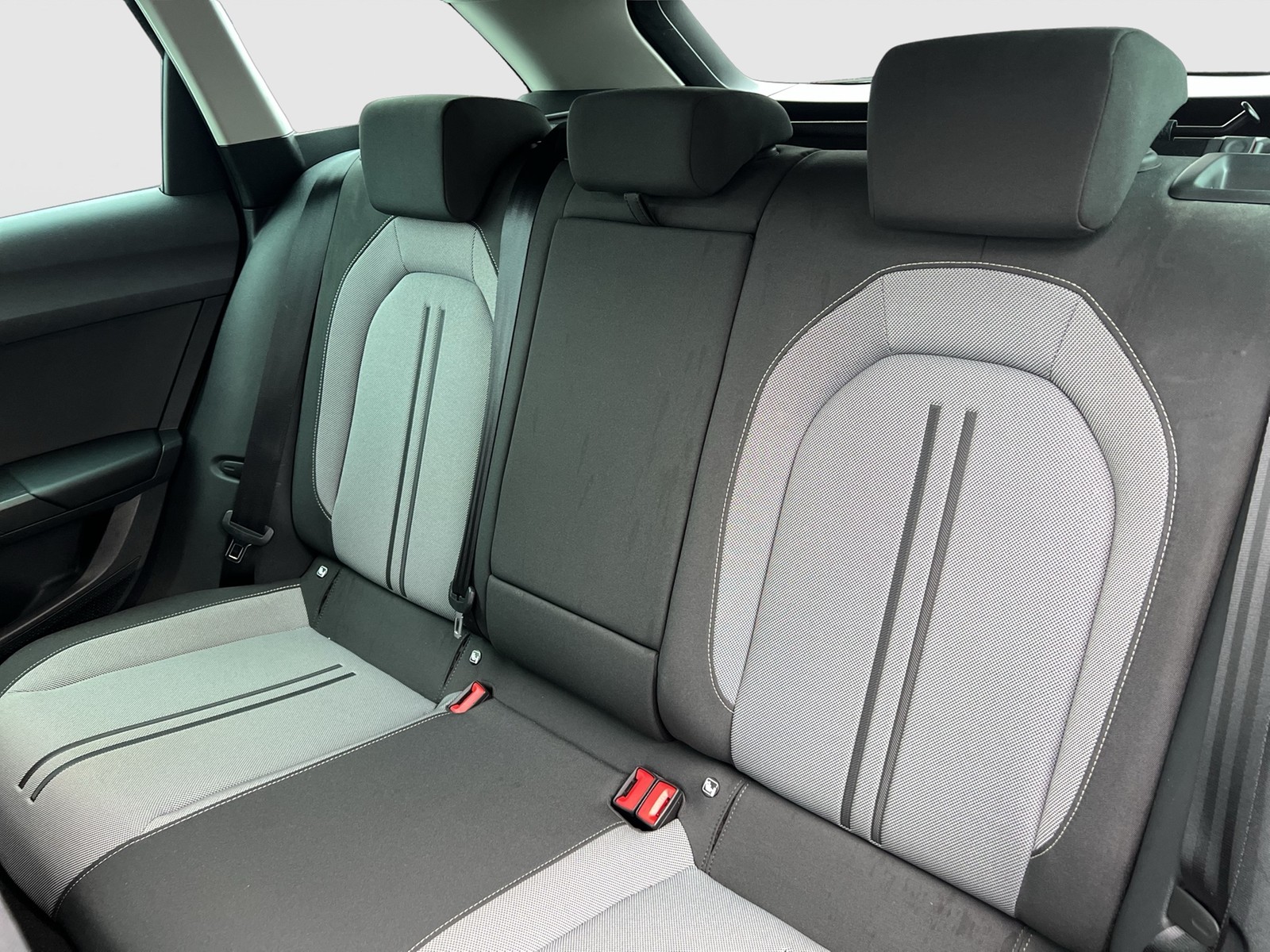 Seat Leon ST 1.5 eTSI STYLE CAM ACC NAVI SITZHEIZUNG