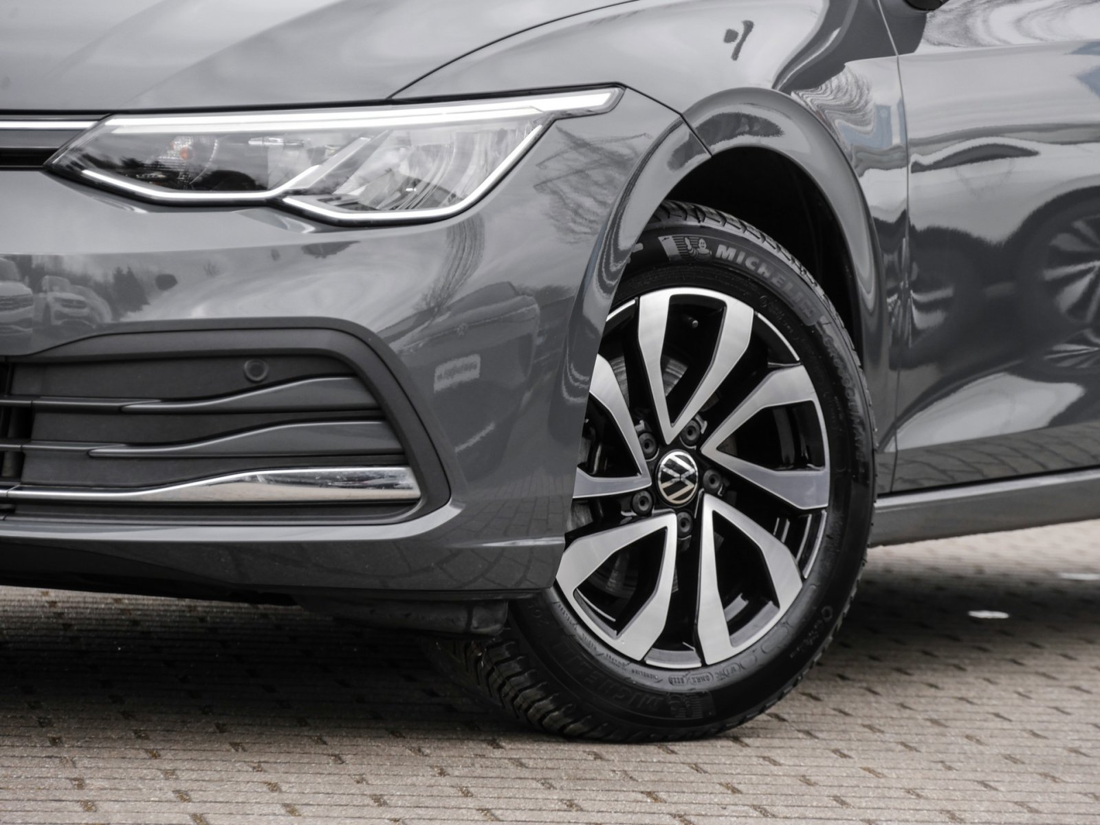Volkswagen Golf VIII 1.5 eTSI ACTIVE CAM ACC ALU NAVI LED
