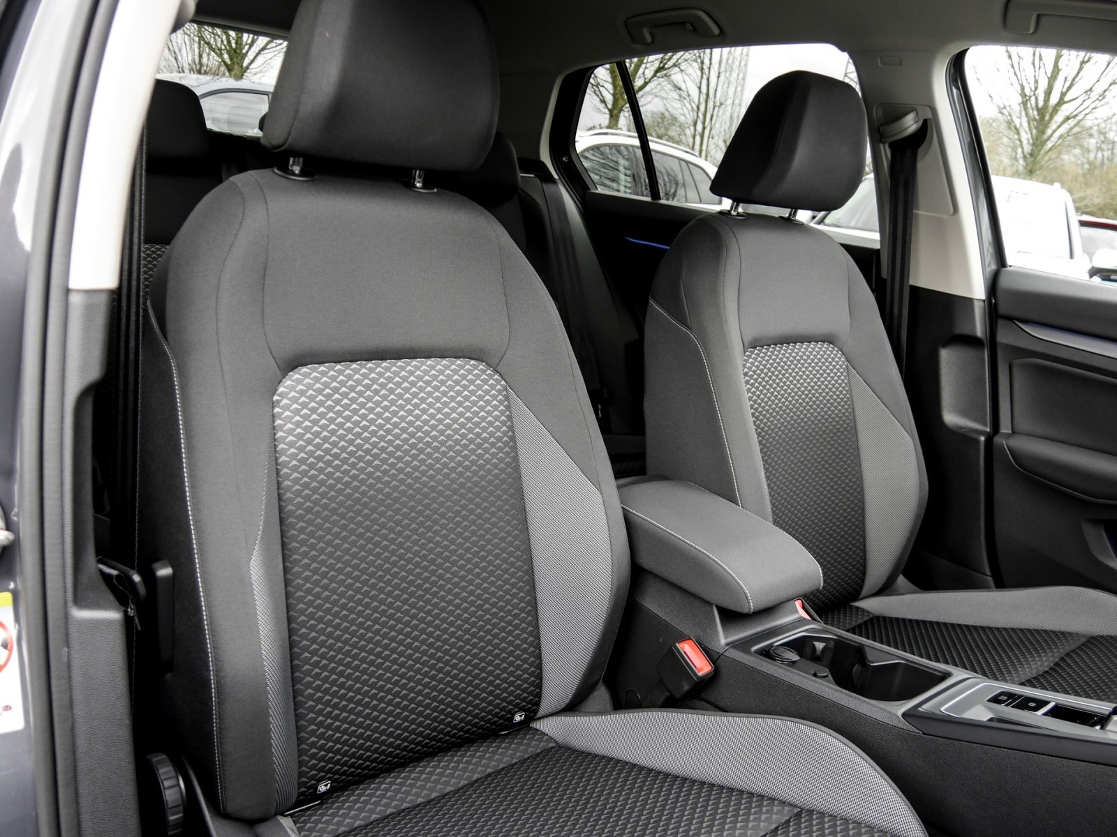 Volkswagen Golf VIII 1.5 eTSI ACTIVE CAM ACC ALU NAVI LED