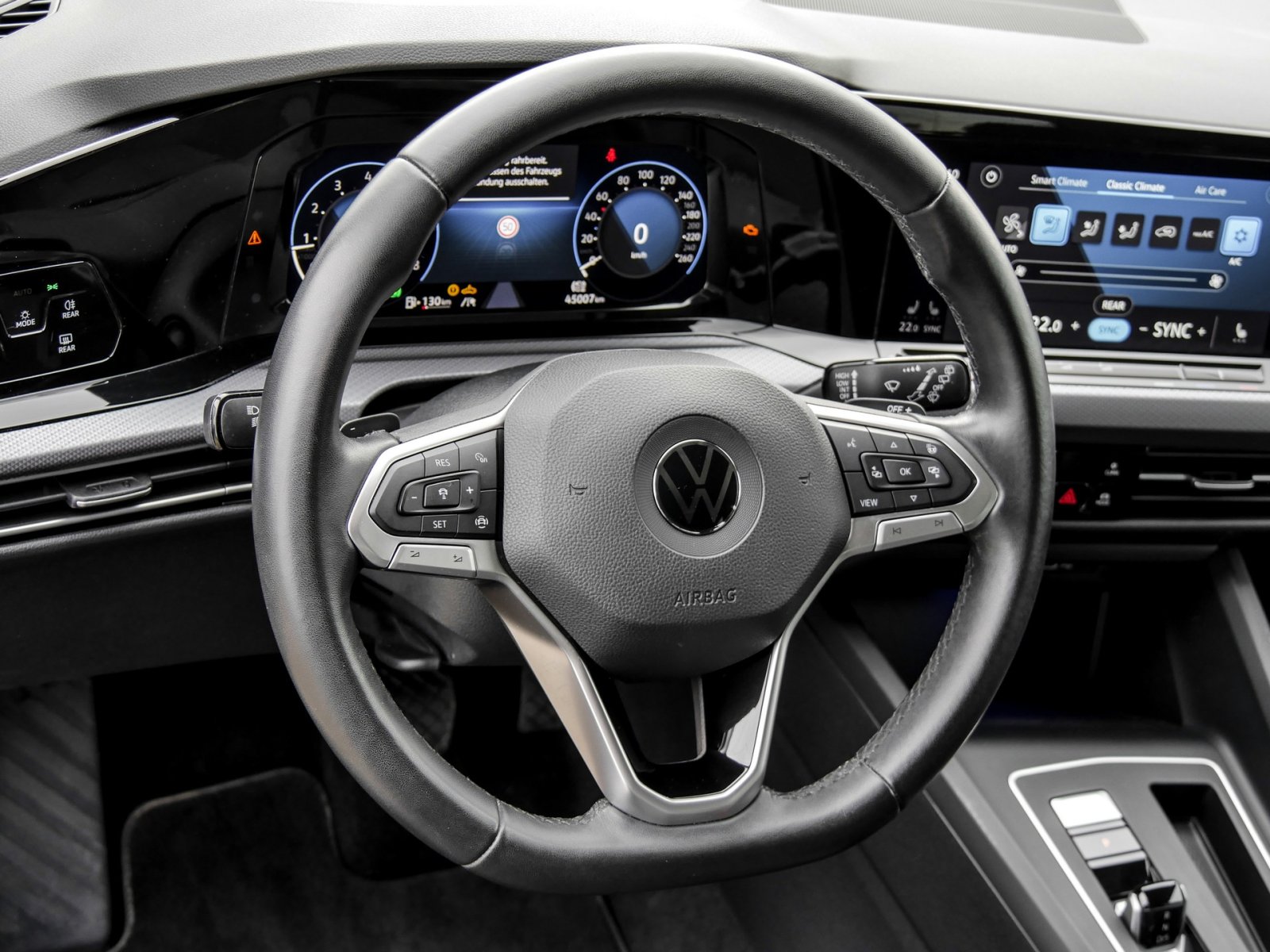Volkswagen Golf VIII 1.5 eTSI ACTIVE CAM ACC ALU NAVI LED