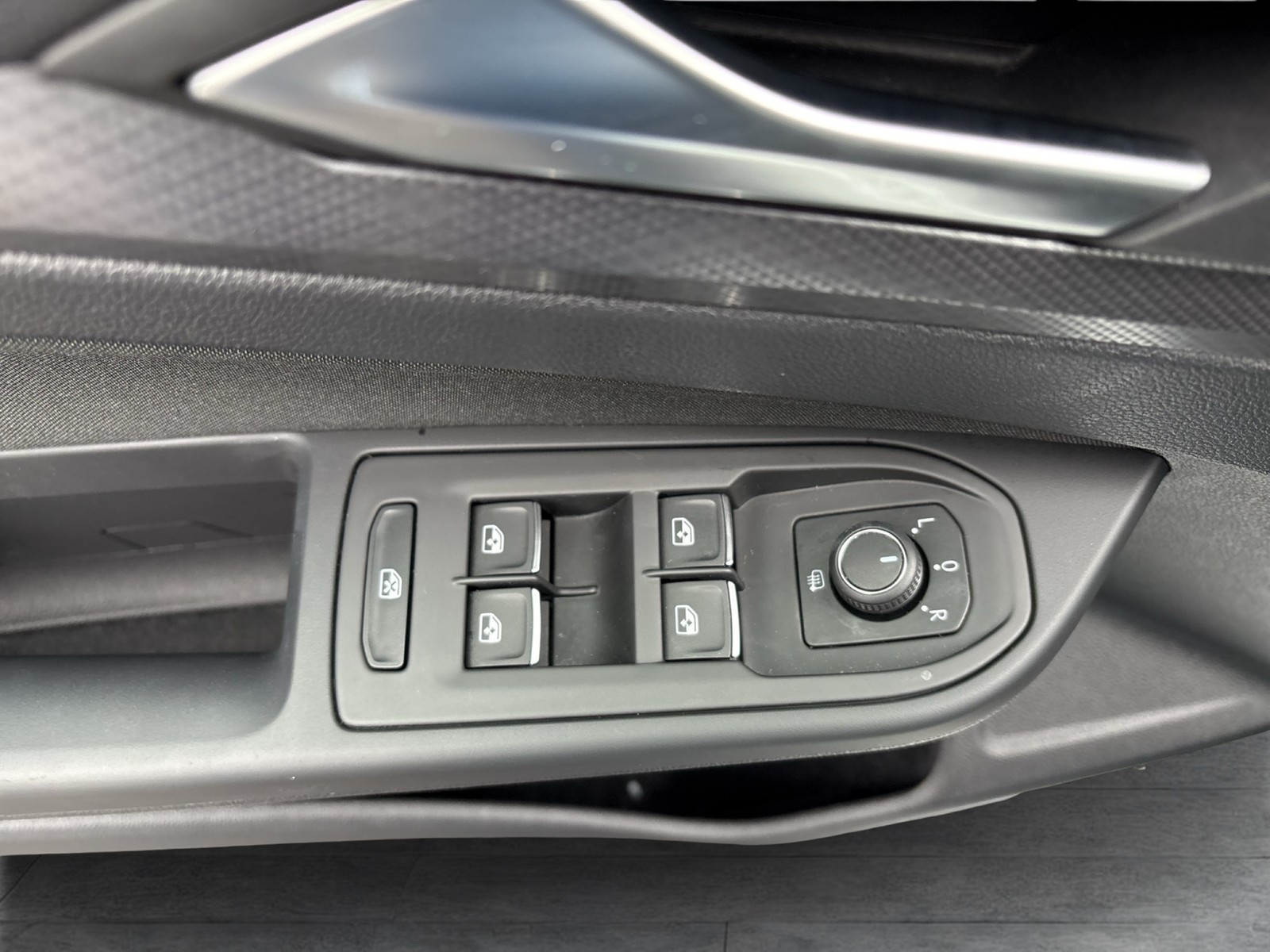 Volkswagen Golf VIII 1.0 eTSI ACTIVE PANO ACC NAVI LM17