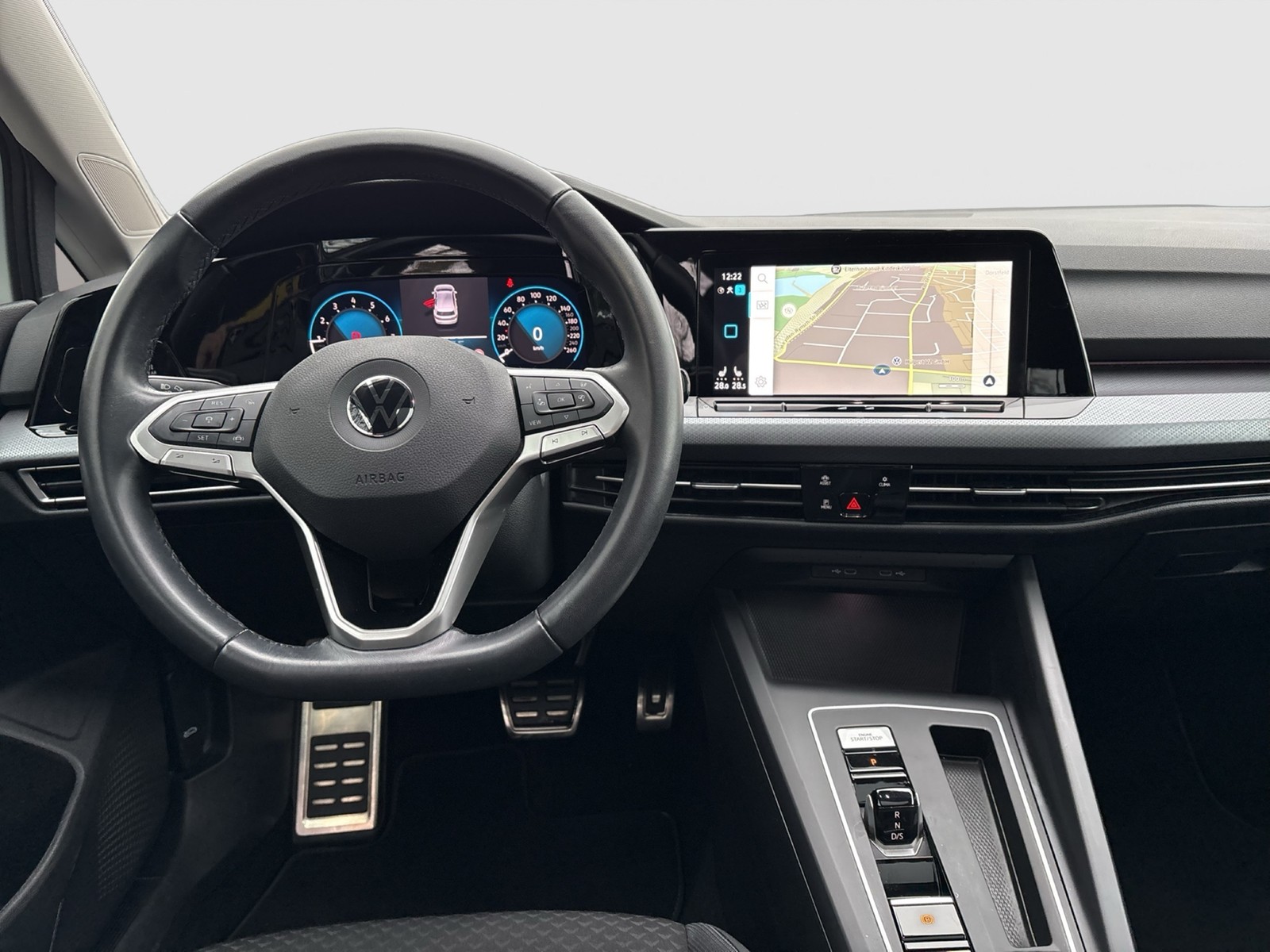 Volkswagen Golf VIII 1.0 eTSI ACTIVE PANO ACC NAVI LM17