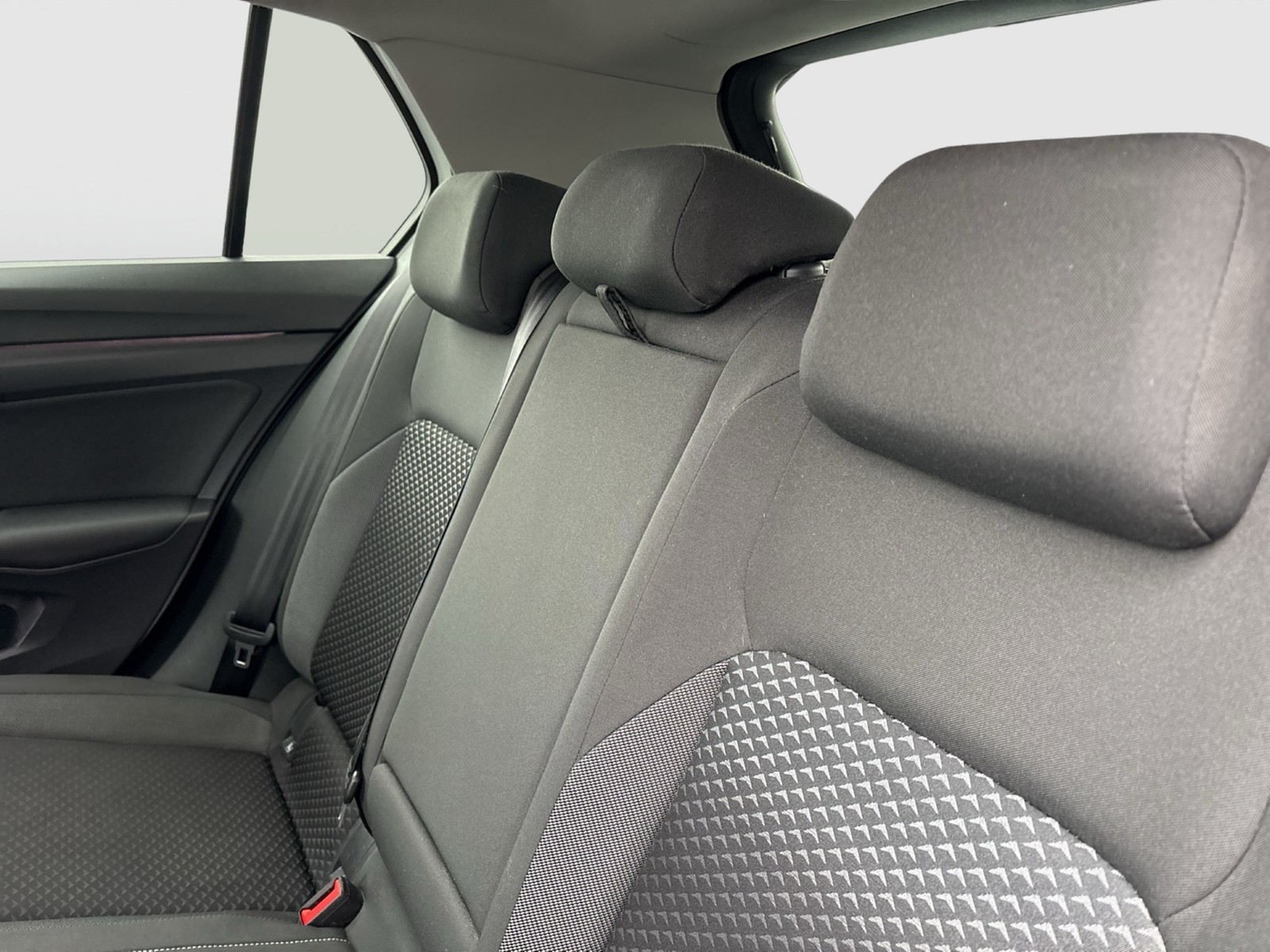 Volkswagen Golf VIII 1.0 eTSI ACTIVE PANO ACC NAVI LM17