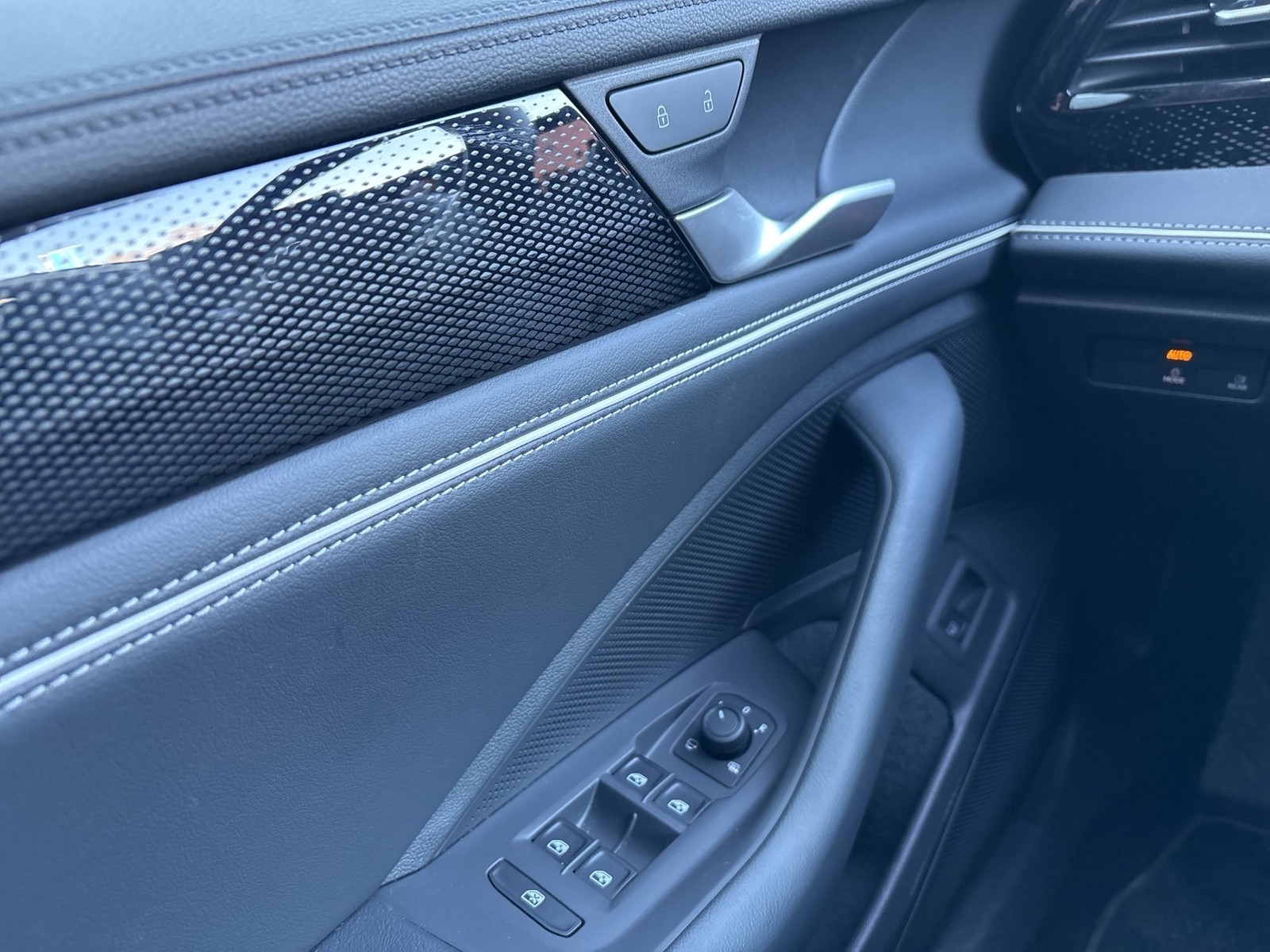 Volkswagen Passat Variant 1.5 HYBRID BUSINESS AHK CAM ACC