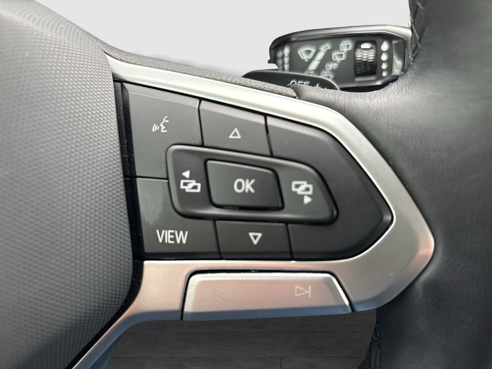 Volkswagen Touareg V6 ELEGANCE NEUESMODELL AHK CAM ACC LM19