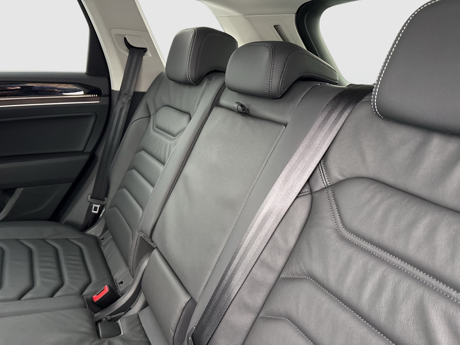 Volkswagen Touareg V6 ELEGANCE NEUESMODELL AHK CAM ACC LM19