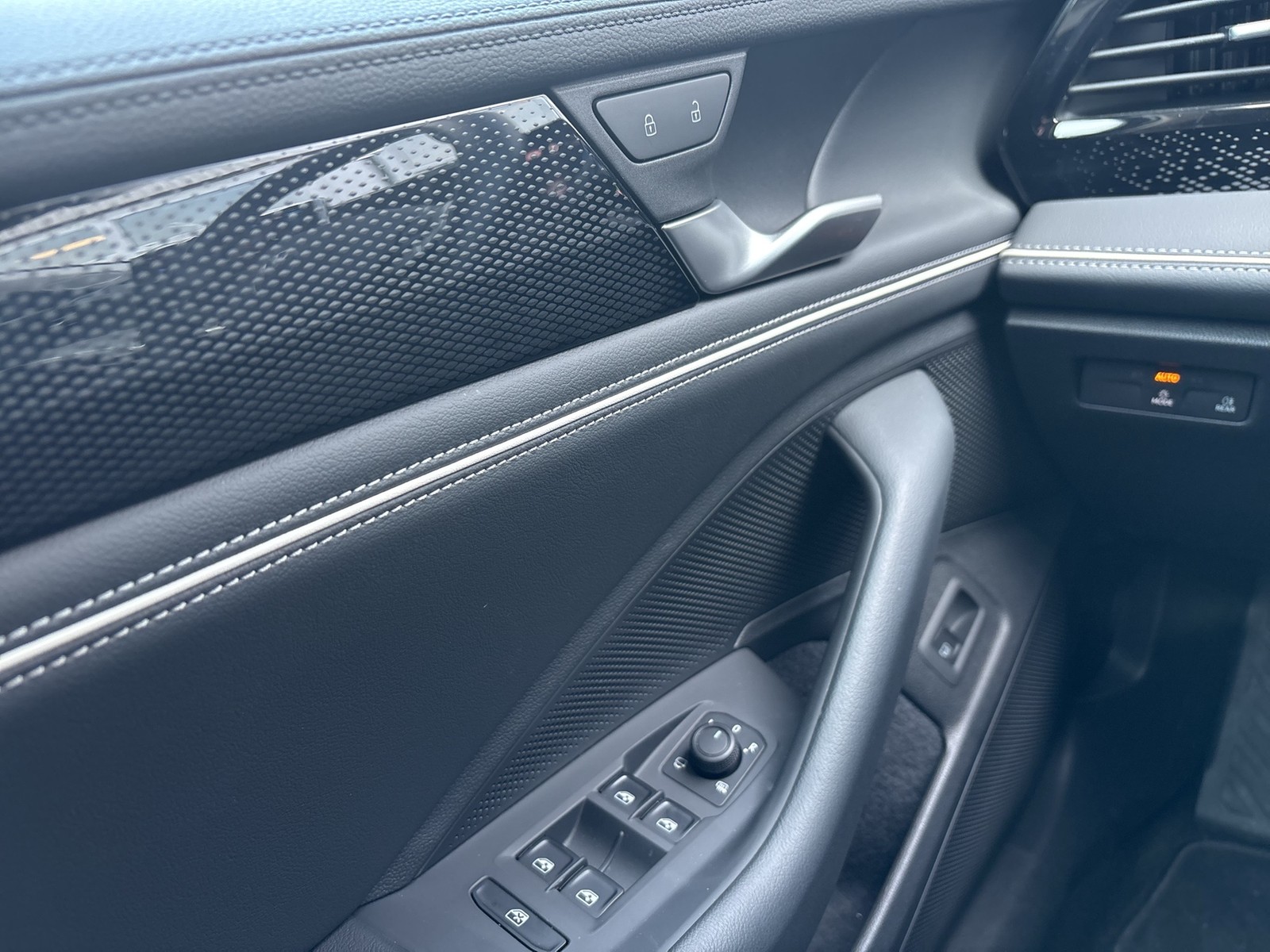 Volkswagen Passat Variant 1.5 HYBRID BUSINESS AHK CAM ACC