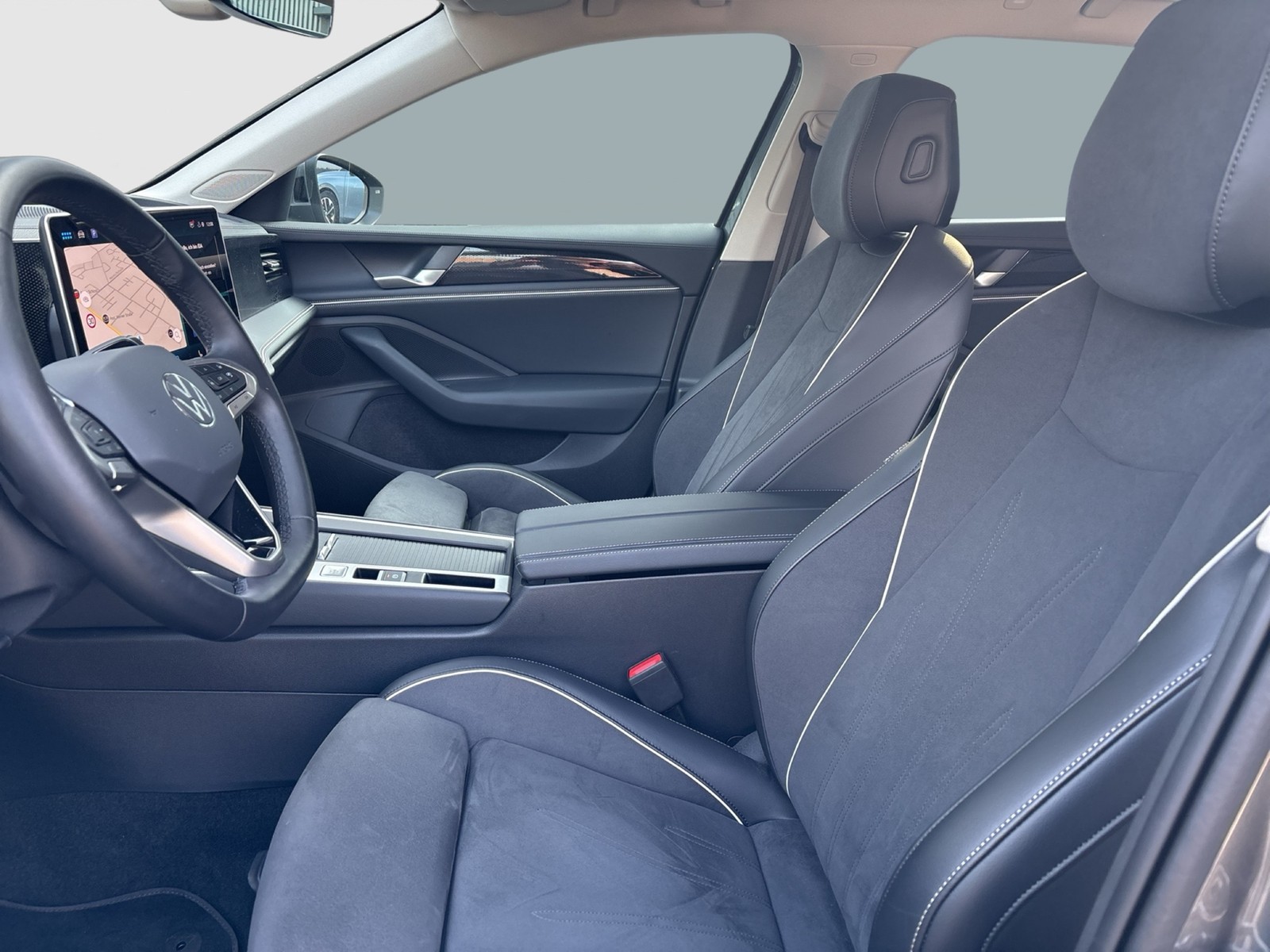 Volkswagen Passat Variant 1.5 HYBRID BUSINESS AHK CAM ACC