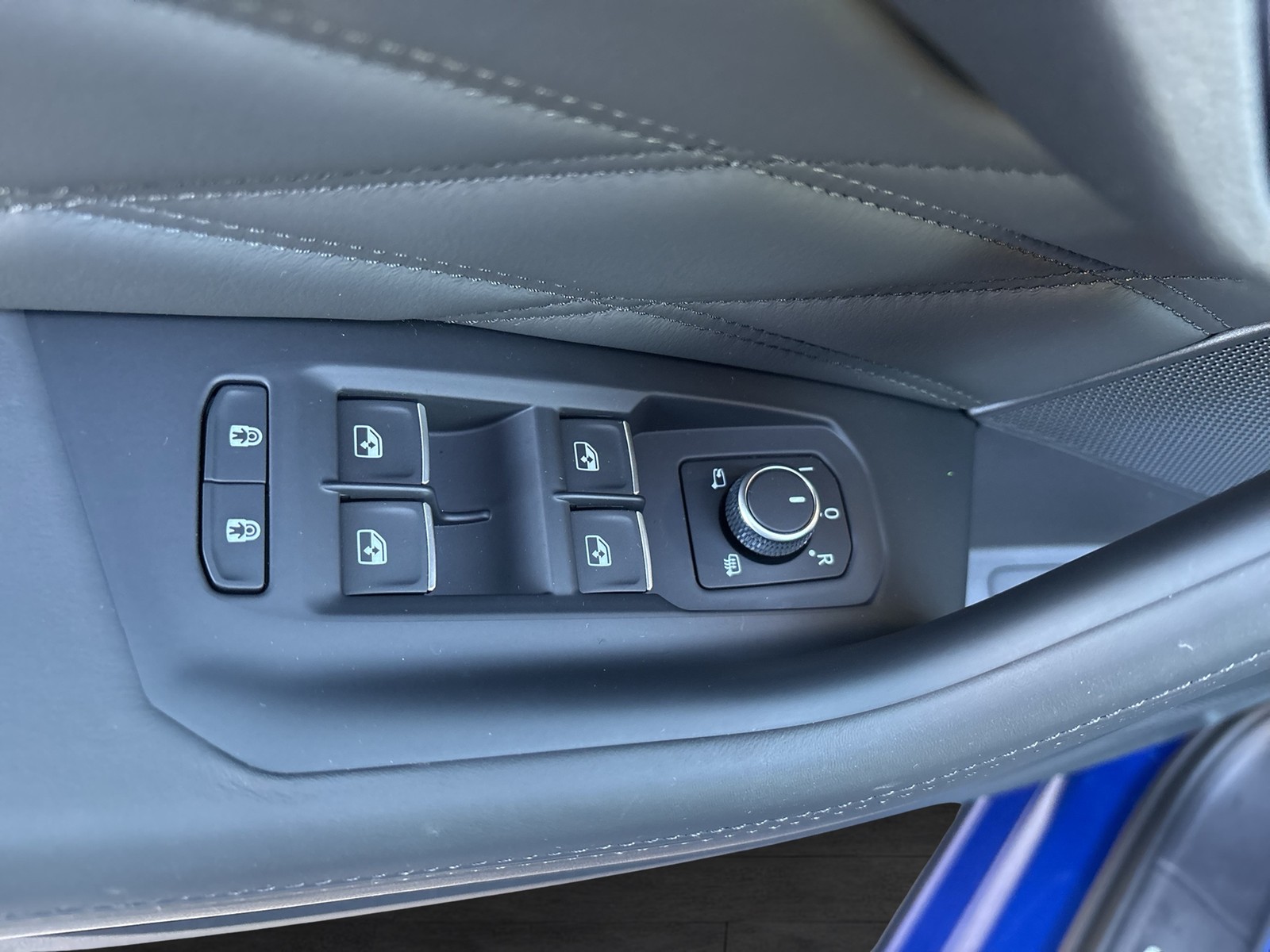 Volkswagen Touareg HYBRID R NEUESMODELL AHK 360CAM ACC LM21