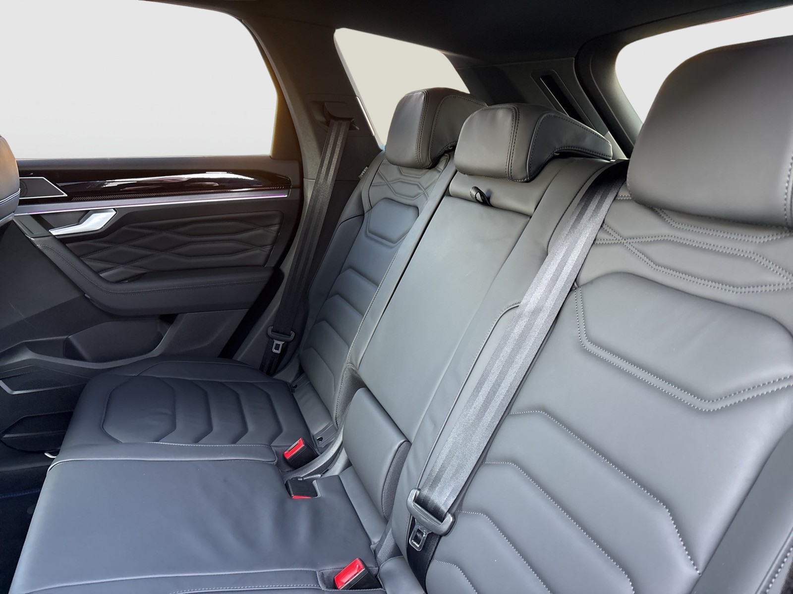 Volkswagen Touareg HYBRID R NEUESMODELL AHK 360CAM ACC LM21