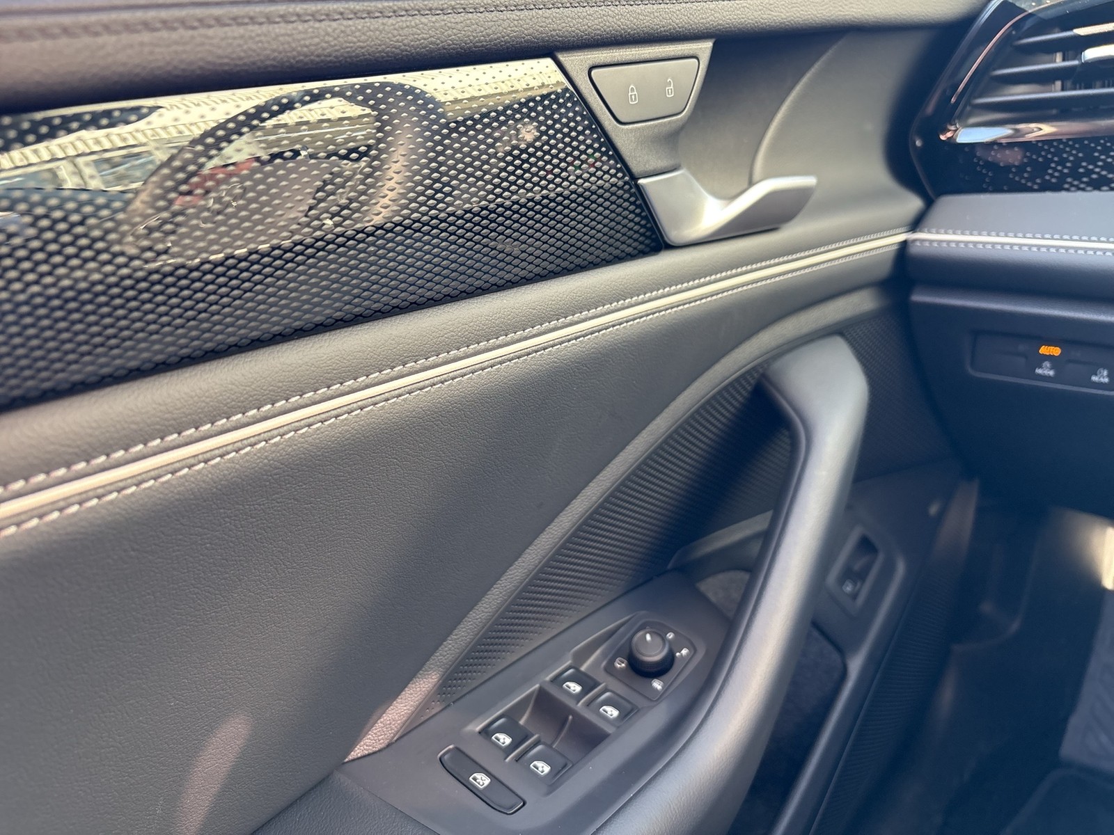 Volkswagen Passat Variant 1.5 HYBRID BUSINESS AHK CAM ACC