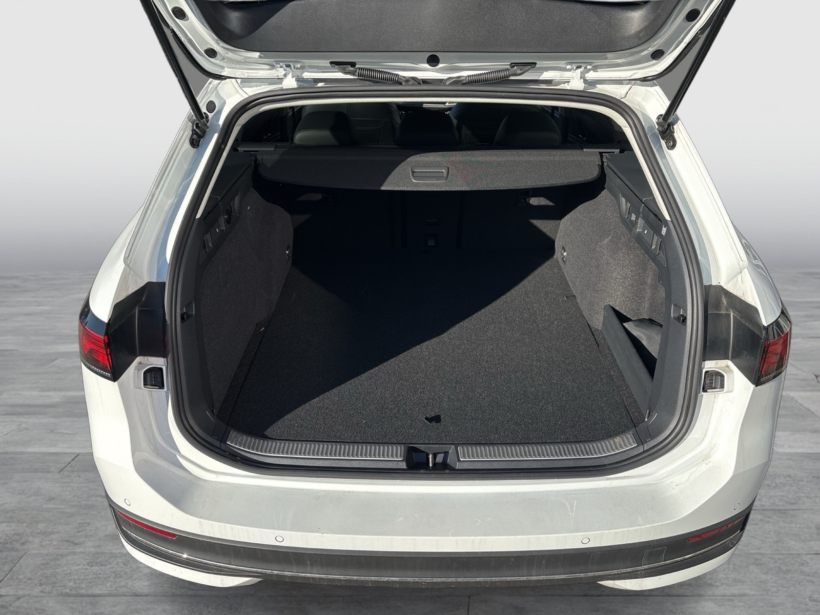 Volkswagen Passat Variant 1.5 HYBRID BUSINESS AHK CAM ACC