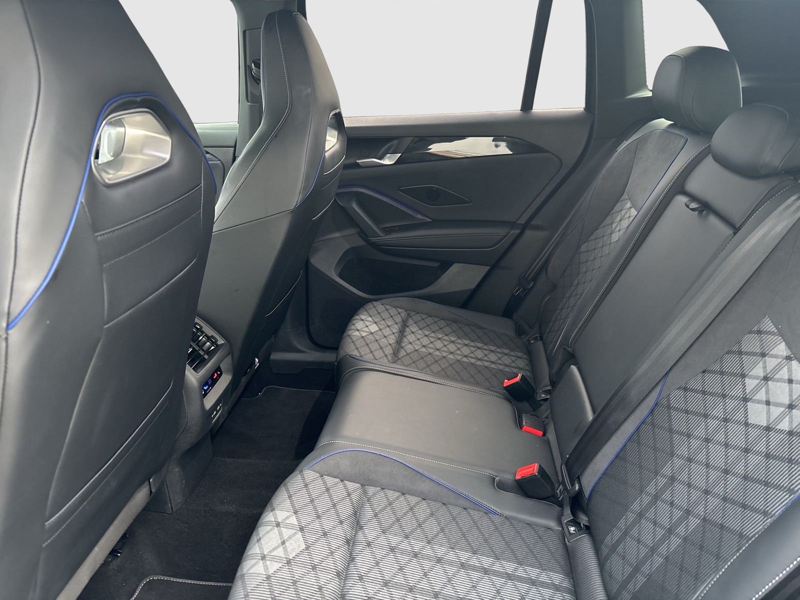 Volkswagen Tiguan 1.5 HYBRID R-LINE NEUES MODELL AHK 360CAM