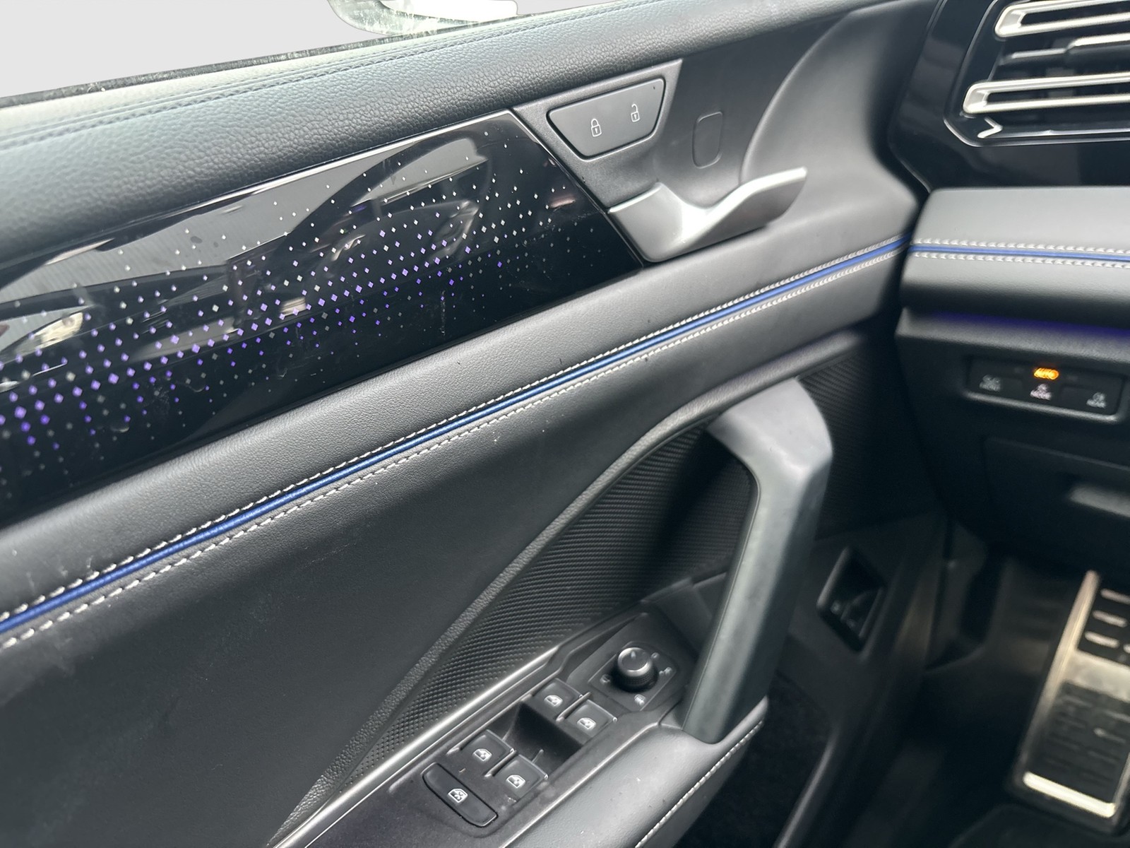 Volkswagen Tiguan 1.5 HYBRID R-LINE NEUES MODELL AHK 360CAM