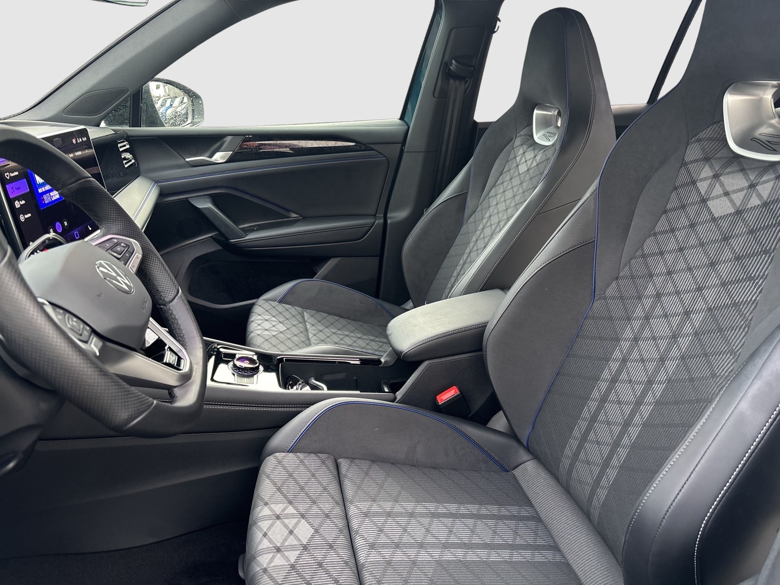 Volkswagen Tiguan 1.5 HYBRID R-LINE NEUES MODELL AHK 360CAM