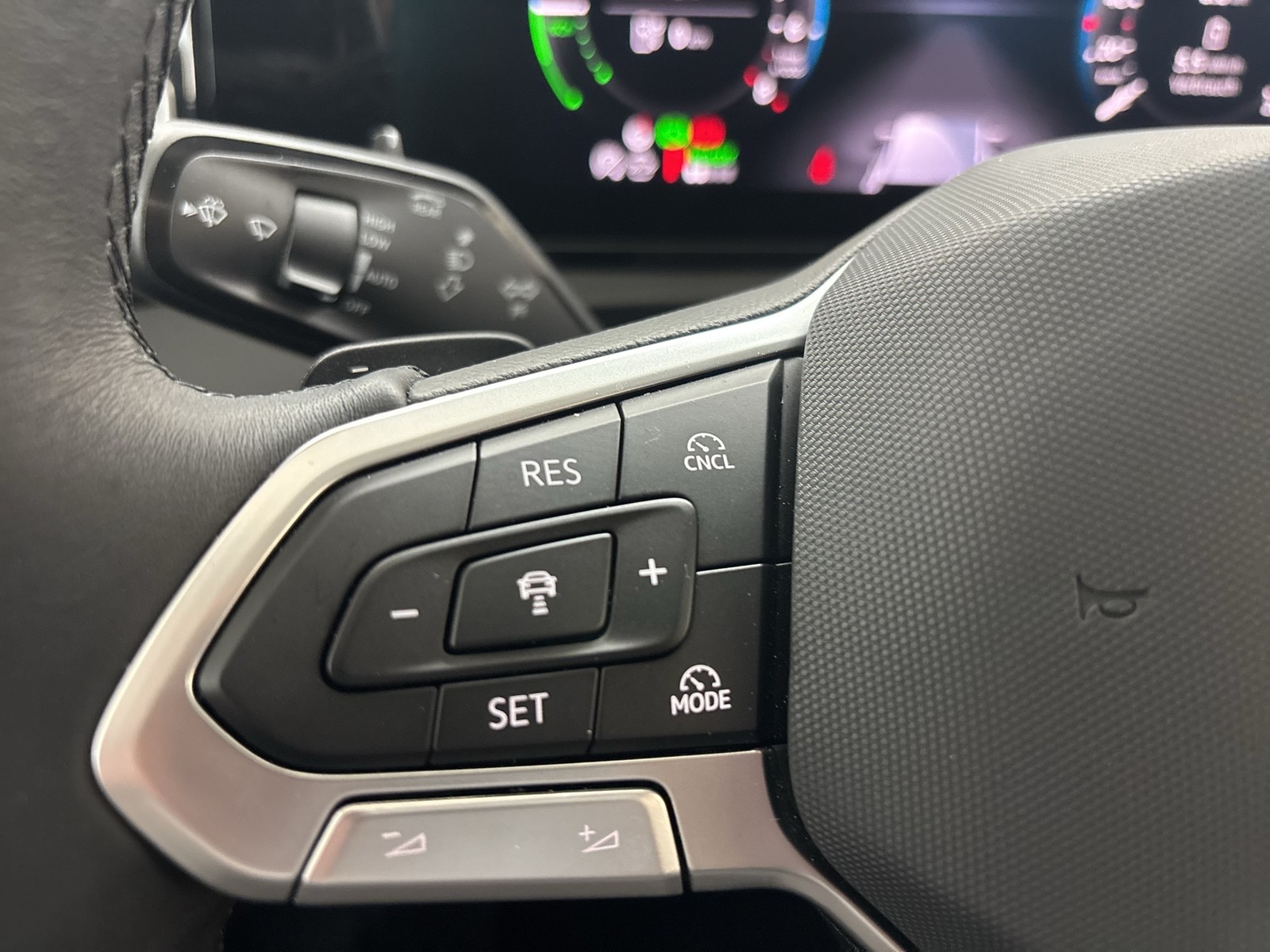 Volkswagen Tiguan 1.5 HYBRID ELEGANCE AHK CAM ACC