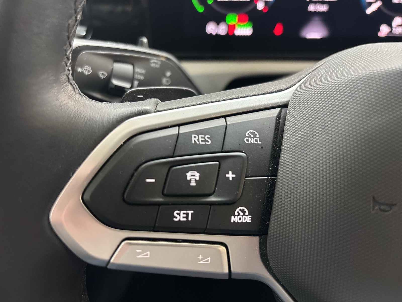 Volkswagen Tiguan 1.5 HYBRID ELEGANCE NEUES MODELL AHK CAM