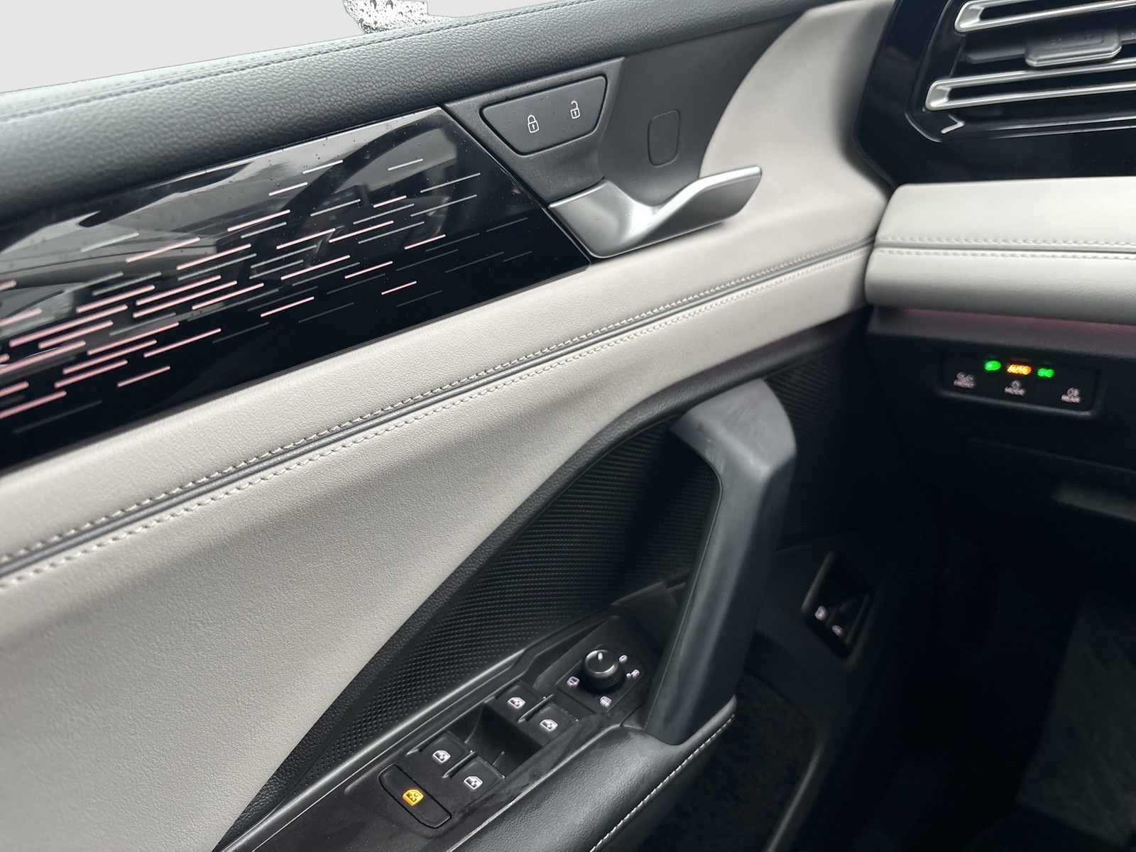 Volkswagen Tiguan 1.5 HYBRID ELEGANCE NEUES MODELL AHK CAM