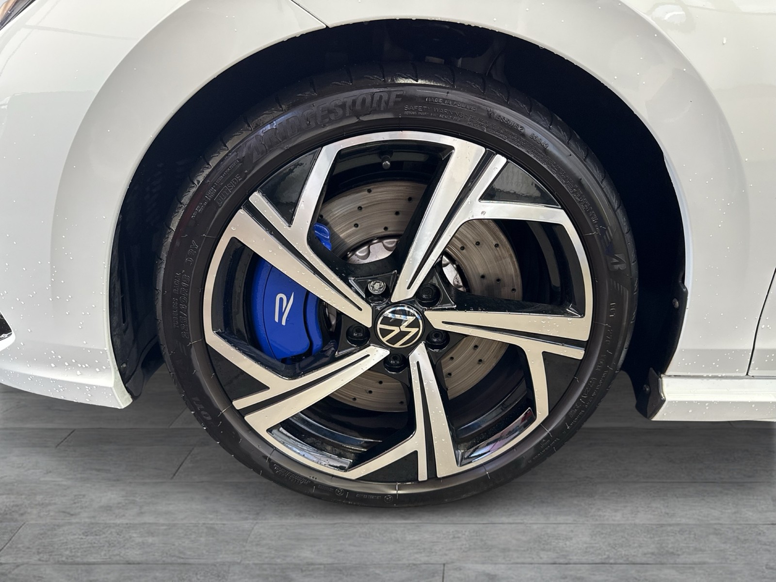 Volkswagen Golf VIII 2.0 R 4X4 ACC LM18 LED+ CARPLAY DAB+