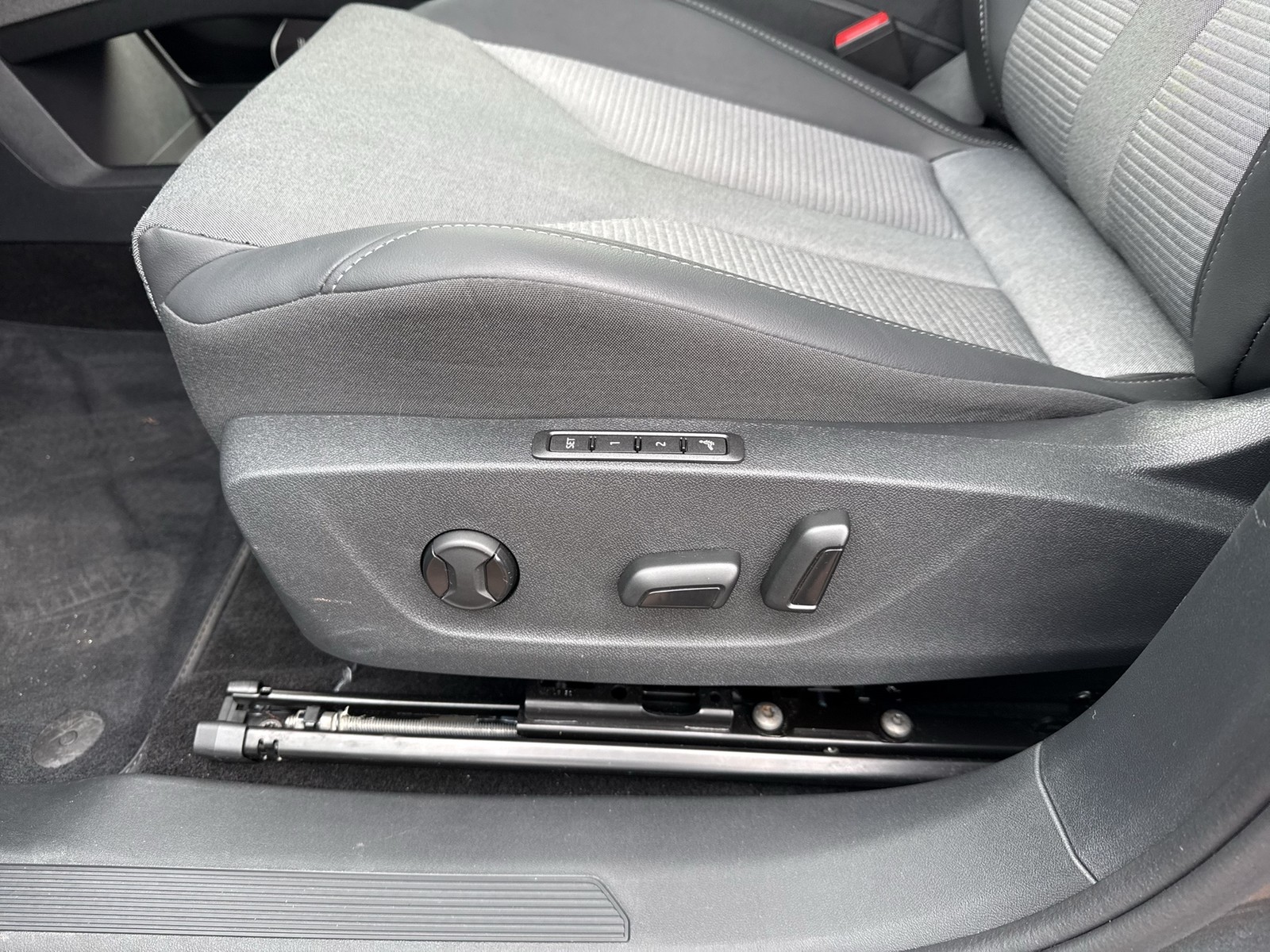 Skoda Enyaq Coupé 85 LOFT WÄRMEPUMPE PANO CANTON AHK