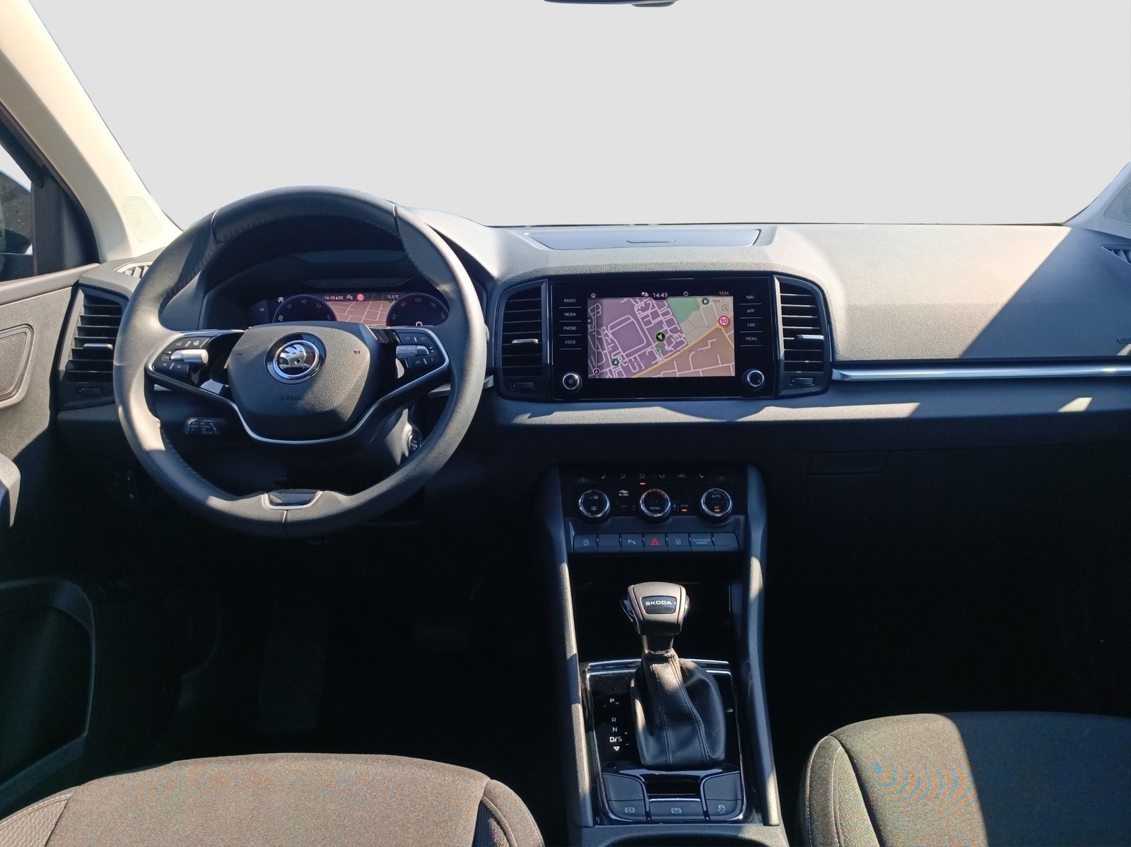 Skoda Karoq 1.5 Selection NAVI AHK SITZHEIZ KAMERA