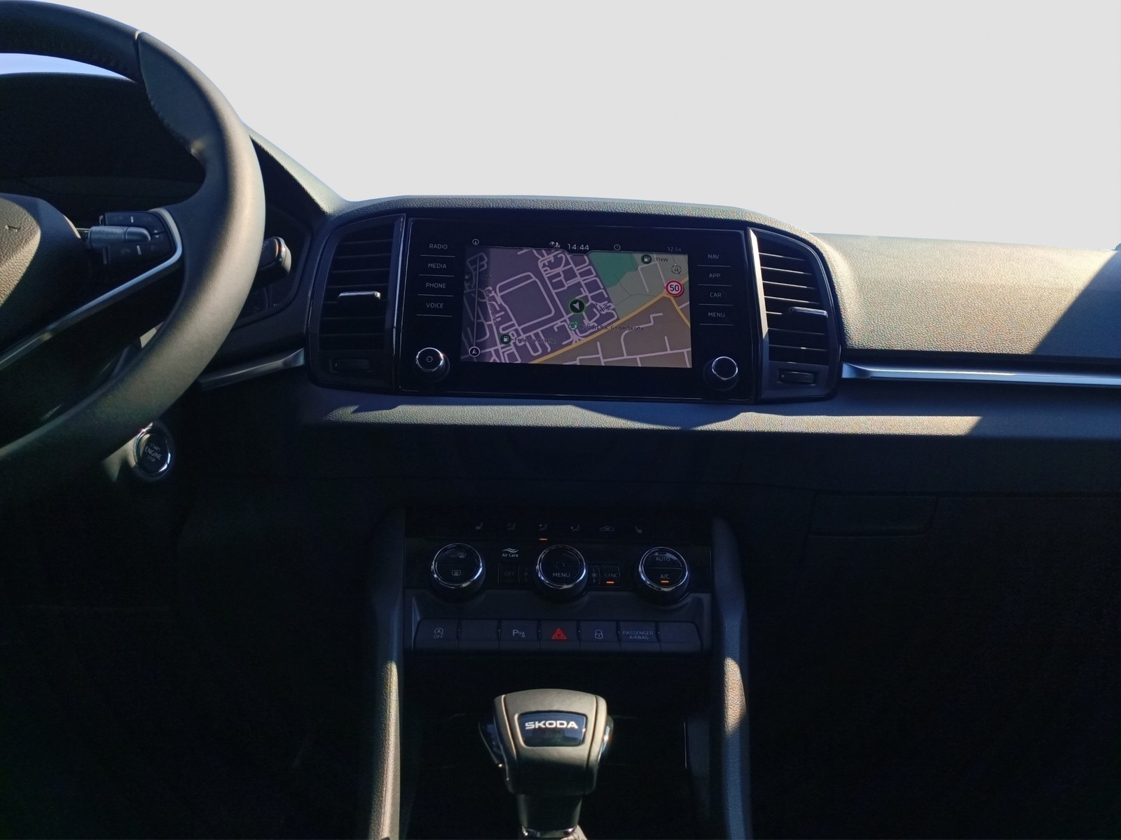 Skoda Karoq 1.5 Selection NAVI AHK SITZHEIZ KAMERA