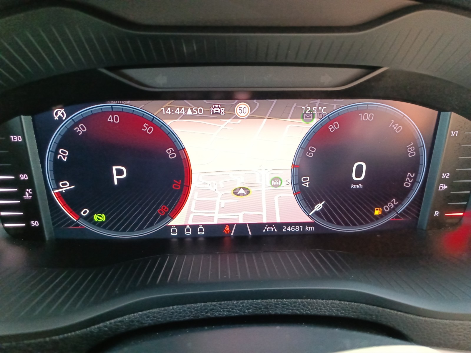 Skoda Karoq 1.5 Selection NAVI AHK SITZHEIZ KAMERA