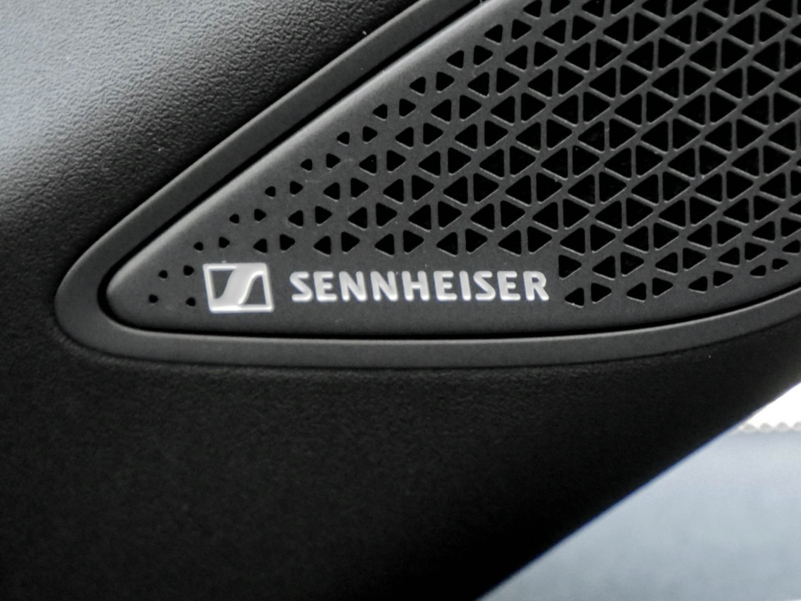 Cupra Born EDITION DYNAMIC NAV ACC SHZ 19LM SENNHEISER