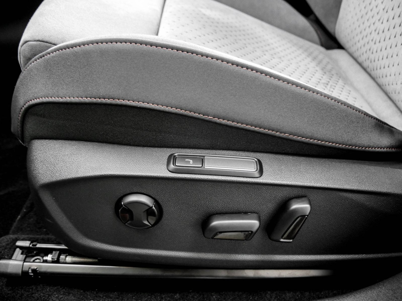 Cupra Born EDITION DYNAMIC NAV ACC SHZ 19LM SENNHEISER