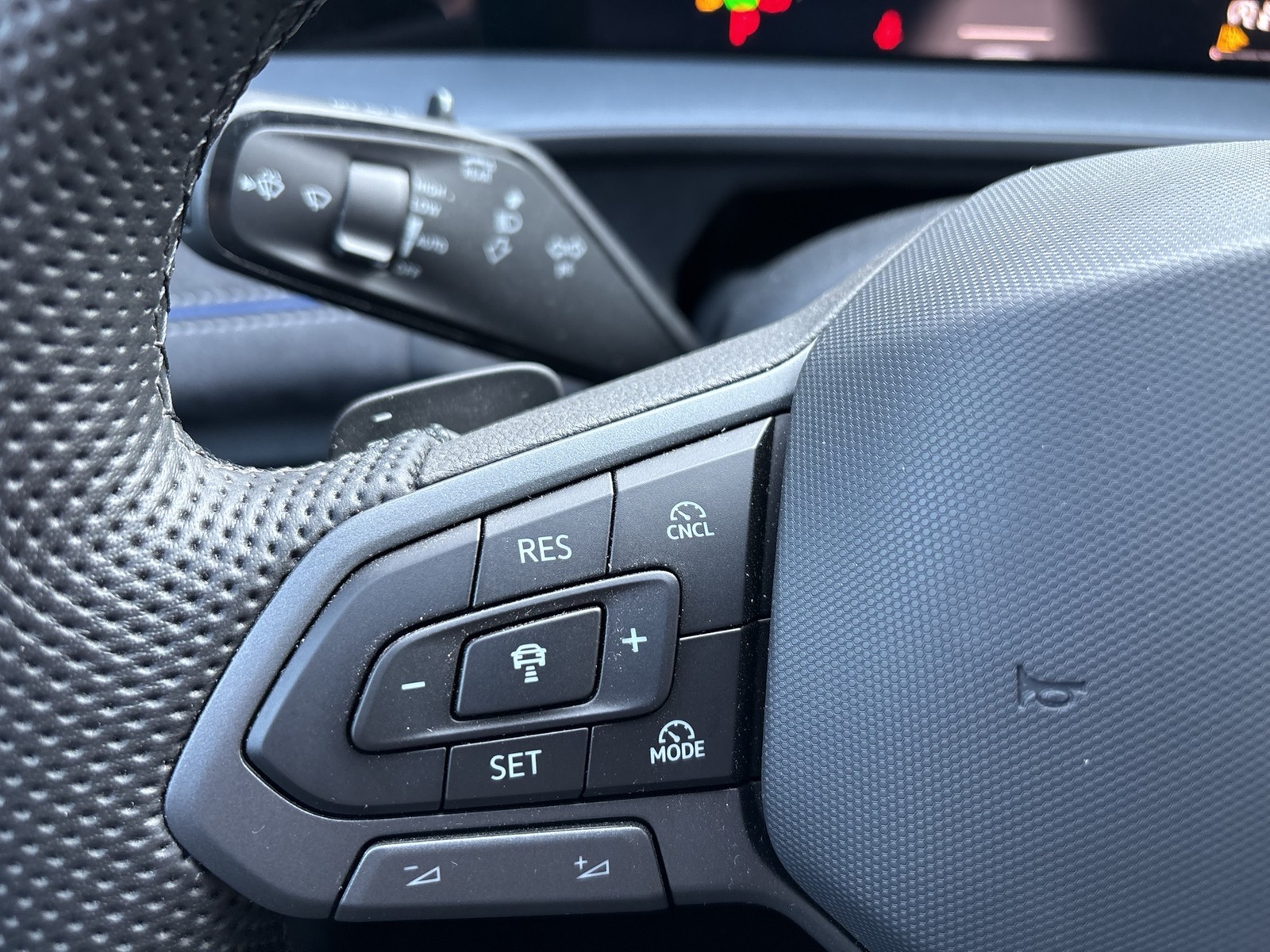 Volkswagen Tayron 2.0 R-LINE BLACKSTYLE 4X4 AHK 360CAM LM20