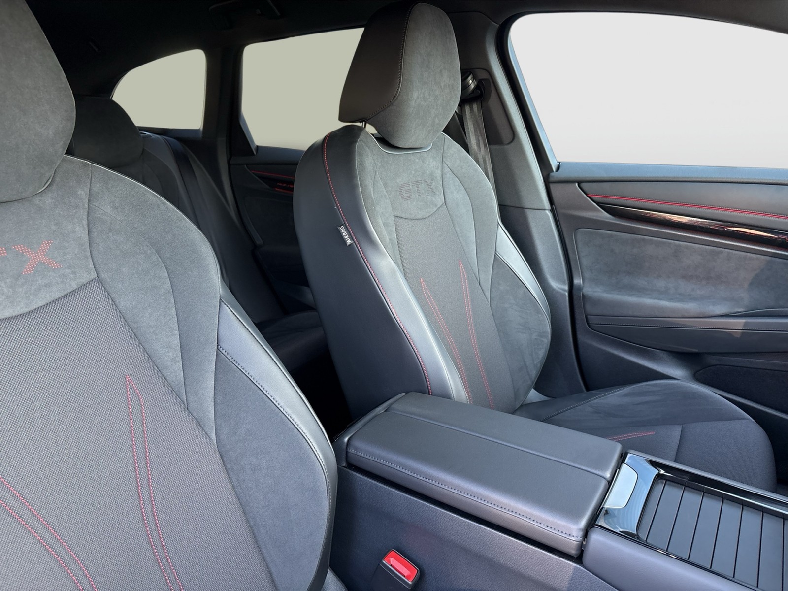 Volkswagen ID.7 Tourer GTX 4X4 WÄRMEPUMPE AHK 360°CAM LM20