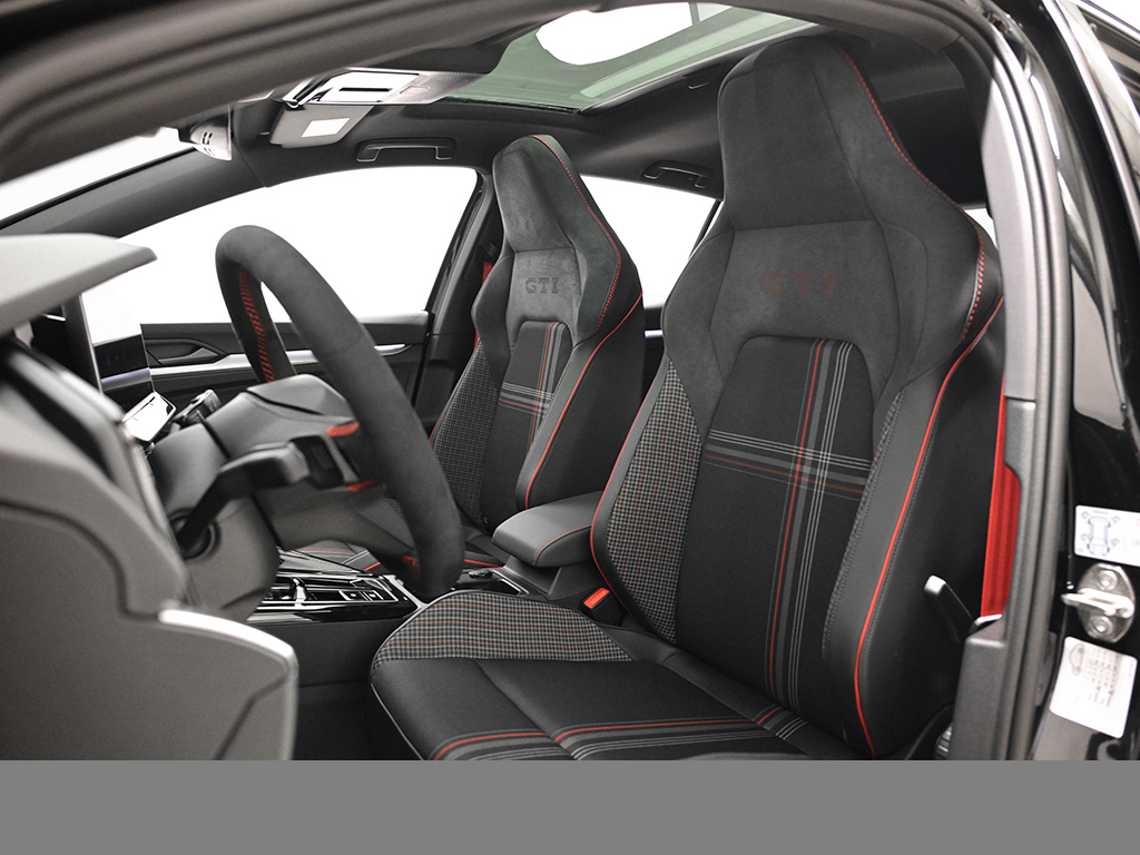 Volkswagen Golf GTI EDITION 50