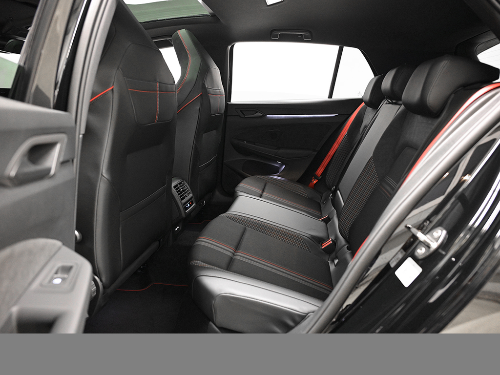 Volkswagen Golf GTI EDITION 50