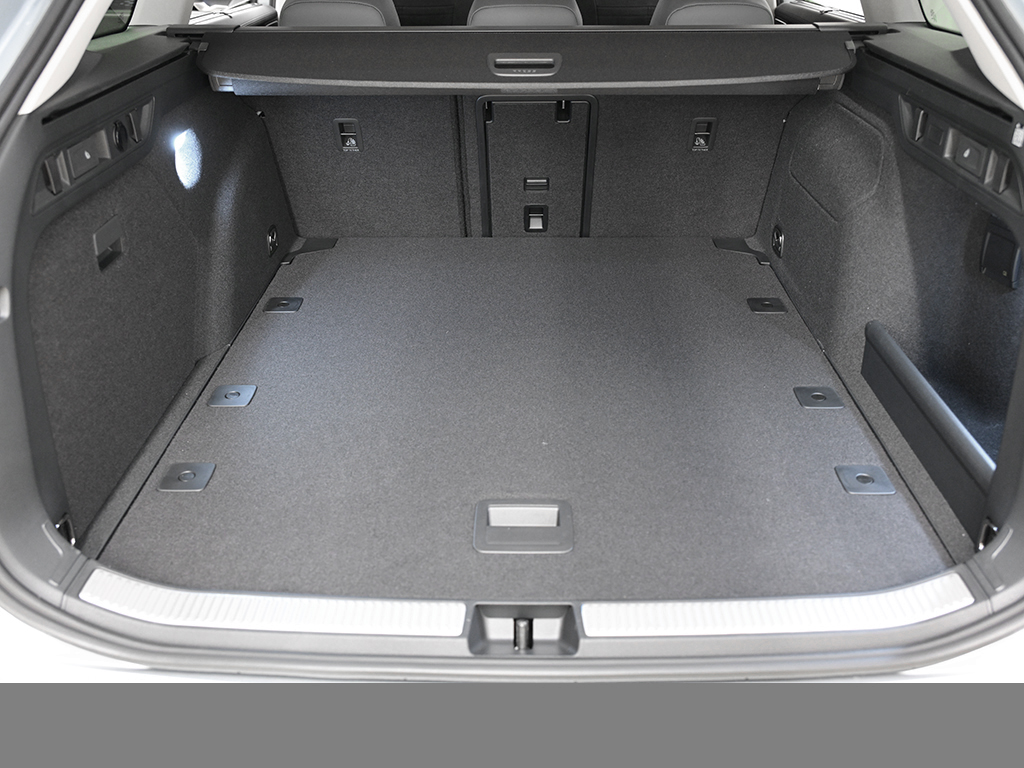 Volkswagen Passat Variant 2.0 ELEGANCE DSG LEDER STANDHZG