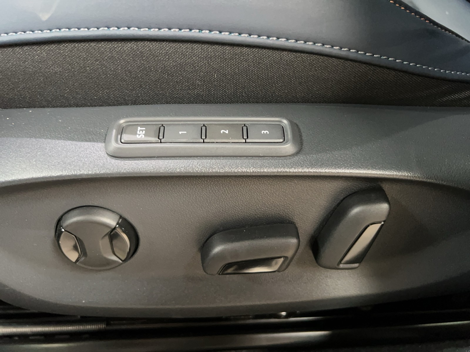 Cupra Tavascan VZ 4X4 WÄRMEPUMPE PANO 360°CAM ACC LM21