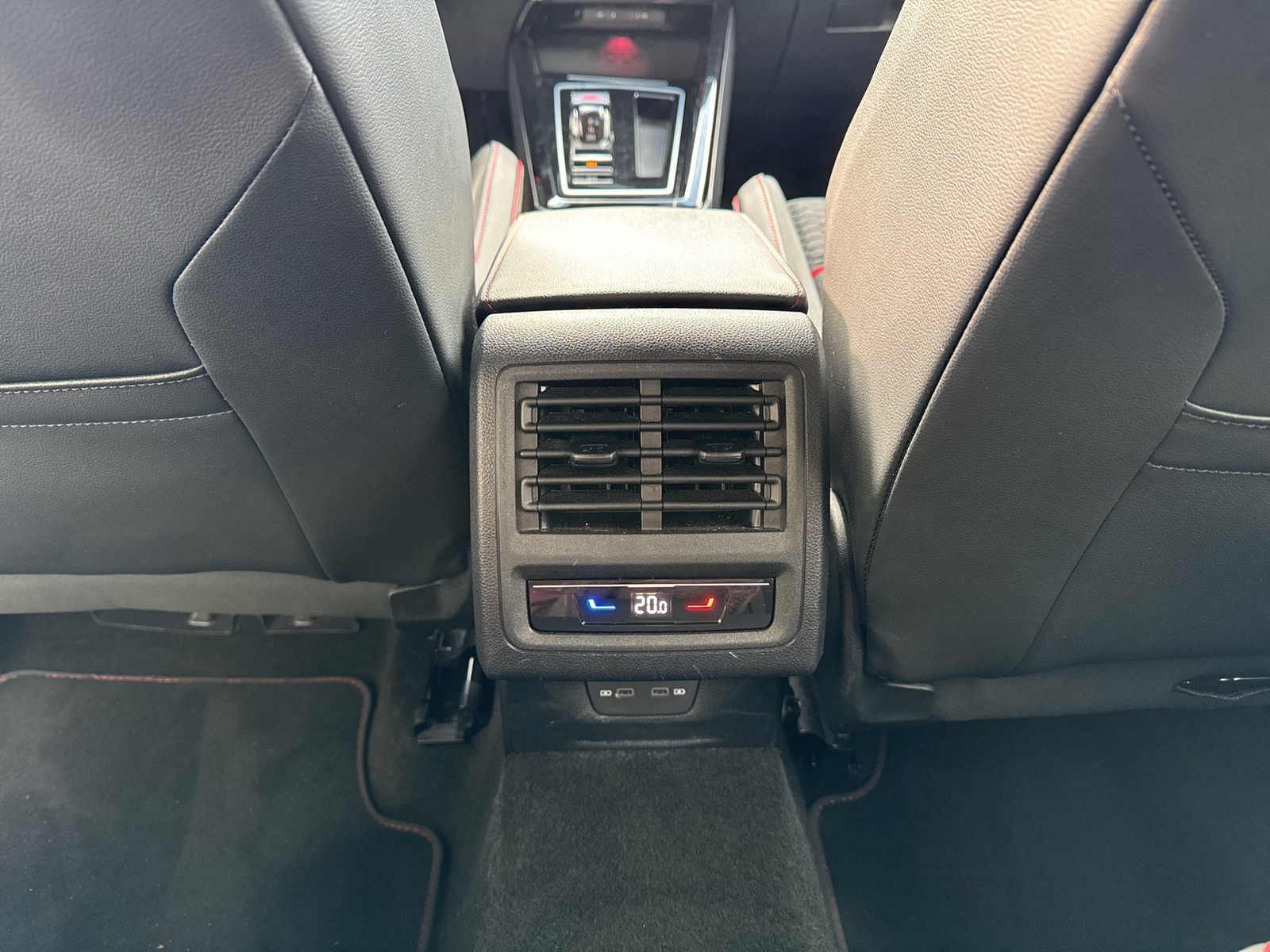 Volkswagen Golf VIII 2.0 GTI CLUBSPORT LM18 CARPLAY LED+